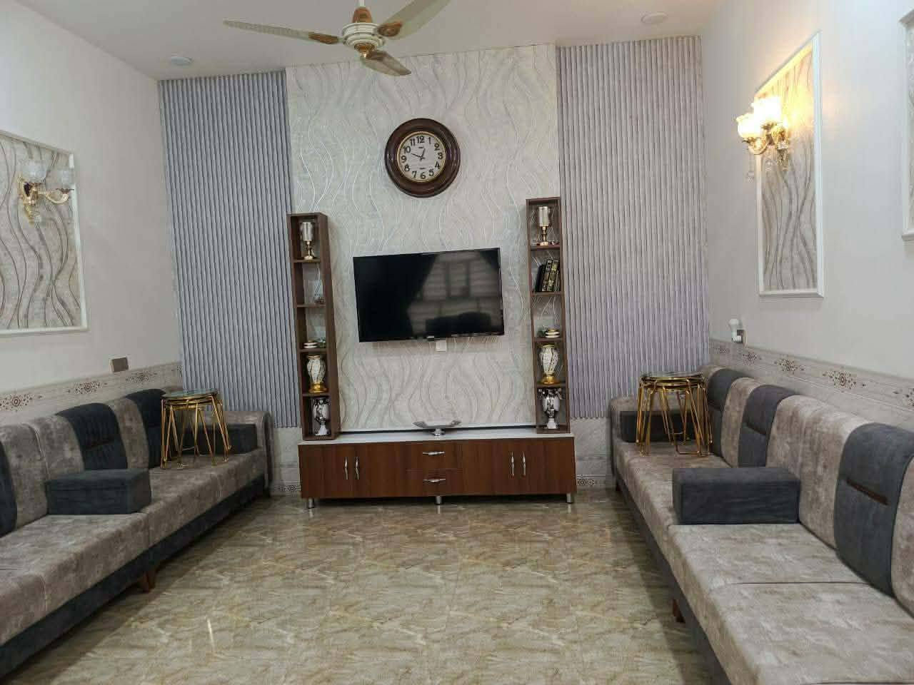 السلام عليكم ورحمة الله وبركاتة
بتوفر لدينا بيت طابو زراعي سند 25 في حي الحوراء 
مساحة البيت 340متر ركن عل شارعين 
عدد الغرف2 المساحة 5/4
الصالة 10/4
المطبخ الحار 3/3 والبارد 4/5
صالة الطعام 5/4
الاستقبال 7ونص /4ونص 
للستفار اكثر الاتصال عل الرقم 
***********
ذوالفقار عبيس العويسي
