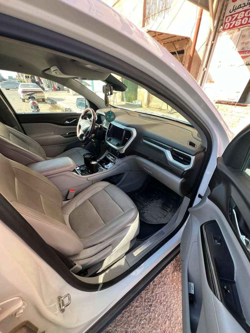 GMC اكاديا مديل 2020
محرك 6 سلندر 3.6 SLT

حادث بسيط جداً بدون ايرباك 

ماشيه 78 الف كيلو 

مواصفات 
حساسات اماميه خلفية +كامره خلفيه فقط 

اشاير بالمري 
داتا شو 

دشبول ذكي إلكتروني

كراسي VIP منفصل تبريد 3 قطع  
وبعد المواصفات المعروفه 

السعر 210 مع المجال للشراي 

التواصل ***********
