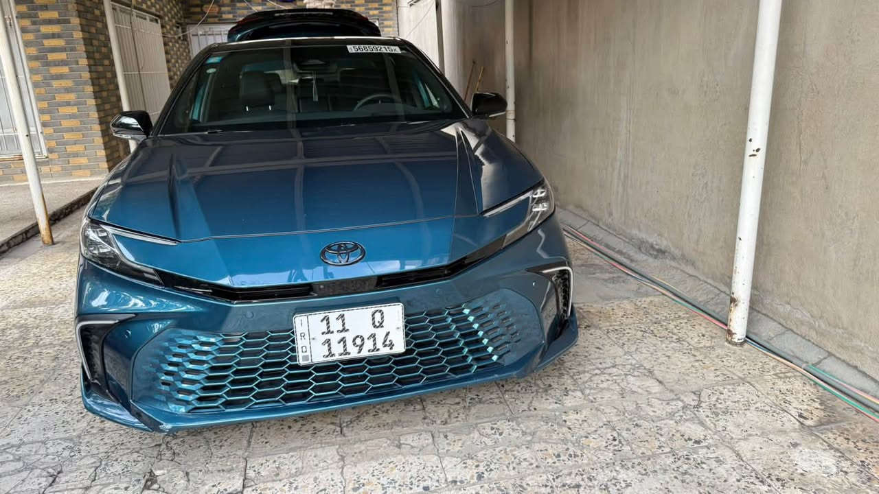 Camry 2025 XSE Plus HEV 
كامري 2025 هايبرد XSE Plus
عداد المسافة 25 الف 
 فول مواصفات 1/1
4 كامرات 360 درجة ، داتا شو , تدفئة و تبريد كشنات , قطعتين تبريد , قارئ انتباه العين , تدفئة ستيرن , كراسي كهرباء , سقف بانورامي متحرك , شاحن موبايل لا سلكي , شاشة الوسطية كبيرة متعددة الوسائط , شاشة العدادات دجتل , تشغيل عن بعد , انارة داخلية محيطية , رادارات محيطية ورادار امامي وخلفي , 4 حساسات امامية و 4 حساسات خلفية , نظام صوت JBL , نقط عمياء , بعد بيه هواي مواصفات ….
ضرر السيارة جانبي سطحي بدون دواخل بجم كبس وخلف كبس  جميع ايرباكات السيارة سليمة وصار بيه تعمير على گد الضرر
رقم الشاصي 4T1DAACK1SU121886
السيارة رقم بغداد بأسمي 
مكان السيارة بغداد الكرخ حي العدل 
السعر 263 ورقة وبيها مجال بسيط 
 للتواصل  *********** اتصال او واتس اب
