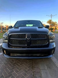 للبيع دوج رام كلاسك موديل 2021 السعر 165  باب قصير بدي طويل  محرك 3600...