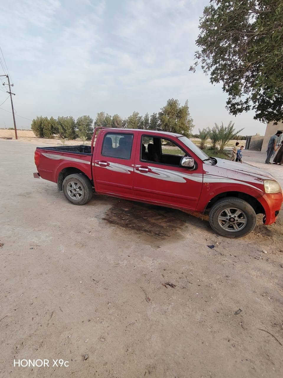 گريت ويل 13سياره كفاله گير محرك حداديه تايرات ڱڵـه  جديد ماشيه 190الف رقم ذي قار تبريد شغال كهربايات المكان البصره زبير السعر 55بيه مجال ***********

نص مكتوب في الصور:
- HONOR X9c