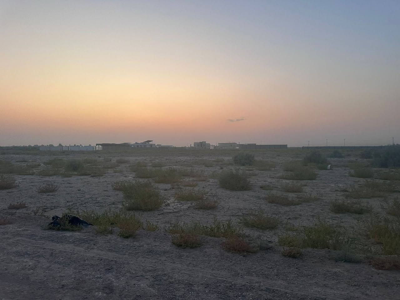 ‏السلام عليكم
‏دوانم للبيع طابو سند 25 بأسمي فقط 
قريبة من الشارع العام
‏المساحة  2 دونم  
‏تباع كاملة أو حسب الطلب
متوفر ماء و كهرباء و قريبة من منطقة سكنية و قريبة على الشاليهات
تنفع سكن او استثمار  
‏العنوان : بغداد - ابو غريب الحمدانية هور الباشا
مقابل مزرعة باركود 
للاستفسار اكثر الاتصال على :- 
***********
