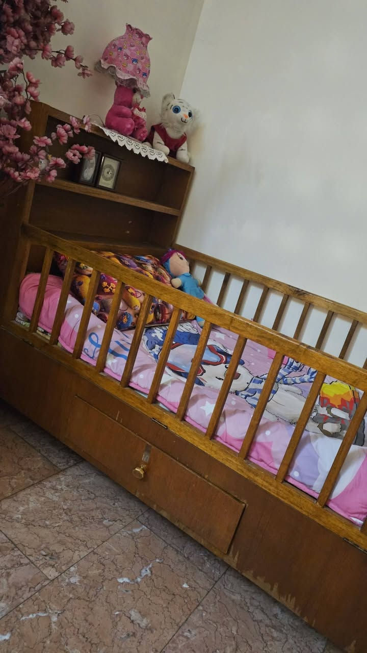 مرحبا.. جربايه للبيع رفوف خشب اصليه نجاره مو سوكيه السعر 150 وبي مجال مكاني كريعات.. للستفسار اتصل عل رقم.(***********) 
(ماارد تعليقات) لطفاا.

