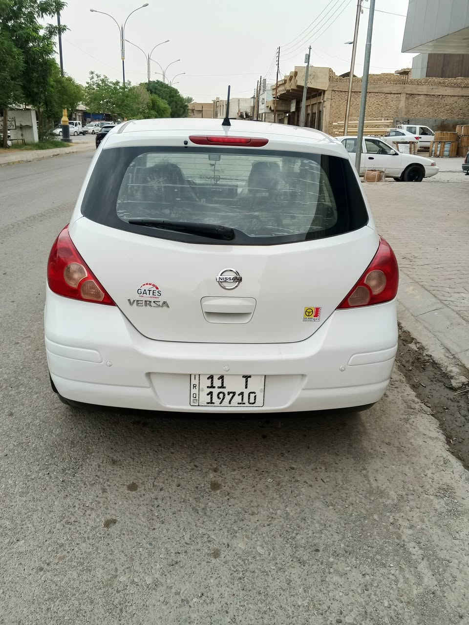 نيسان فرسه • ٢٠١١ • خمس قطع