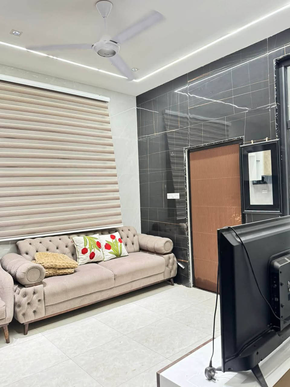 🏡 بيت للبيع | مجمع الأميرات
📐 المساحة: 150م²
🏠 طابقين | بناء حديث
📜 طابو صرف
📍 العنوان: مجمع الأميرات

✨ بيت بموقع مميز وتصميم حديث، مناسب للسكن العائلي والاستثمار.

📞 للاستفسار: ***********
📱 واتساب أو اتصال
