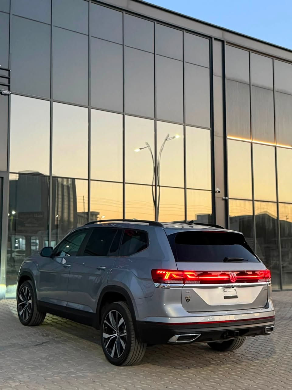 Volkswagen Atlas SE 
حجم المحرك 4 سلندر 2000 تيربو
عداد المسافة : 26 الف فقط
ضرر :   بنيد صبغ  فقط بدون دواخل لغد شاصي سليم شرط فحس 
‎دعامیە و رادیترات و بجم کلة بلادي

‎بصمة تشغيل
‎بصمة أبواب
‎تشغيل عن بعد (Remote Start)
صندوق شفط كهربائي
ده بل اكسل نيضام 4MOTION
‎رادار أمامي (تحديد مسار)
‎رادار جانبي (نقاط عمياء)
‎رادار خلفي (تحذير من الاصطدام)
كاميرات محيطية 360
‎تحكم وضعيات القيادة Drive Modes 

‎تبريد مركزي لمس
‎كشنات ميموري، خزن
كشنات جلد+كشنات هيتر كشنات كهرباء

‎كشنات خلفي هيتر
‎هاند بريك بصمة
Android Auto 
Apple Car Play 
‎مانع انزلاق+ABS
شحن موبايل واير ليس جارج
‎شاشة كبيرة لمس
‎حساسات خلفية+ كاميرا 
‎تحكمات استيرن
‎اوتو ستارت Auto start 
‎اوتو ستوب Auto Stop 
‎وبقية المواصفات المعروفة
‎‏‎ 
‎مکان سیارة  سليماني 📍
‎‏‎سیارة بدون رقم تترقم شمالي اربيل سليماني دهوك
‎‏‎‏‎للاتصال والاستفسار
***********
