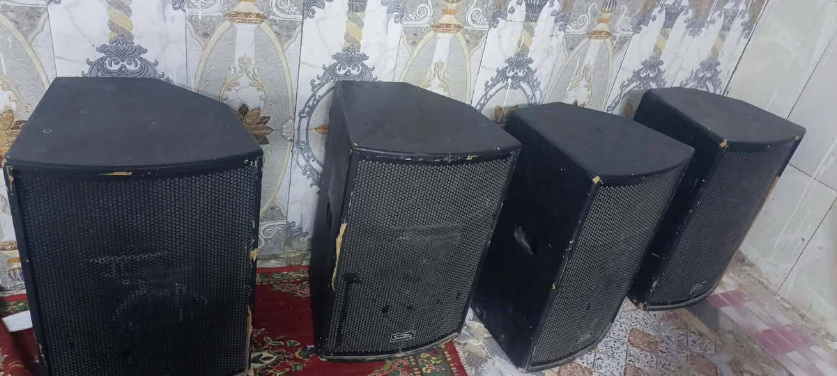 السلام عليكم خدام الحسين 
 سماعاتSoundking 

V15 صوت ونقاوه اصلي اصلي 
مال مجالس ودخوليات العدد 4 تجي وتفحص بنفسك سماعات صوتهن يخبل وحيل قوي والي يعرف بيهن يعرف شنو احجي السعر مليون وبيهن مجال لخدام الحسين راسلني خاص أو هذا رقمي ***********
