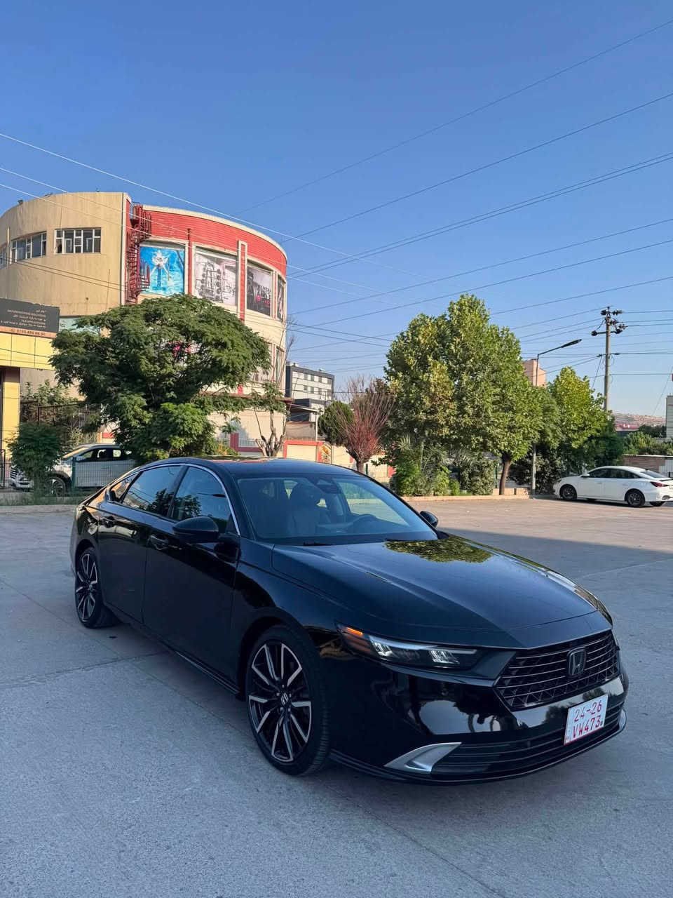 اعلي فئة مواصفات و سعر بلاش 💣🔥
Honda Accord 2024
هوندا اكورد 2024

مواصفات Touring يعني اعلي فئة 
(مقاعد تدفئة و تبريد-خزن ميمور-فتحة سقف-شاحن لاسلكي-شاشة كبيرة-داتاشو-رادار امامي و جانبي 360 درجة)

مكينة ٤سلندر+هايبرد حجم ٢.٠لتر
ماشية 30,000 ميل و بحالة جداً ممتازة 

السيارة بيها قطعتين سبغ 
باب امامي و خلفي فقط

سعر السيارة فقط 19,700$ و مجال
السيارة رقم كاتي و تترقم شمالي اربيل او دهوك 
((***********)) واتساب
