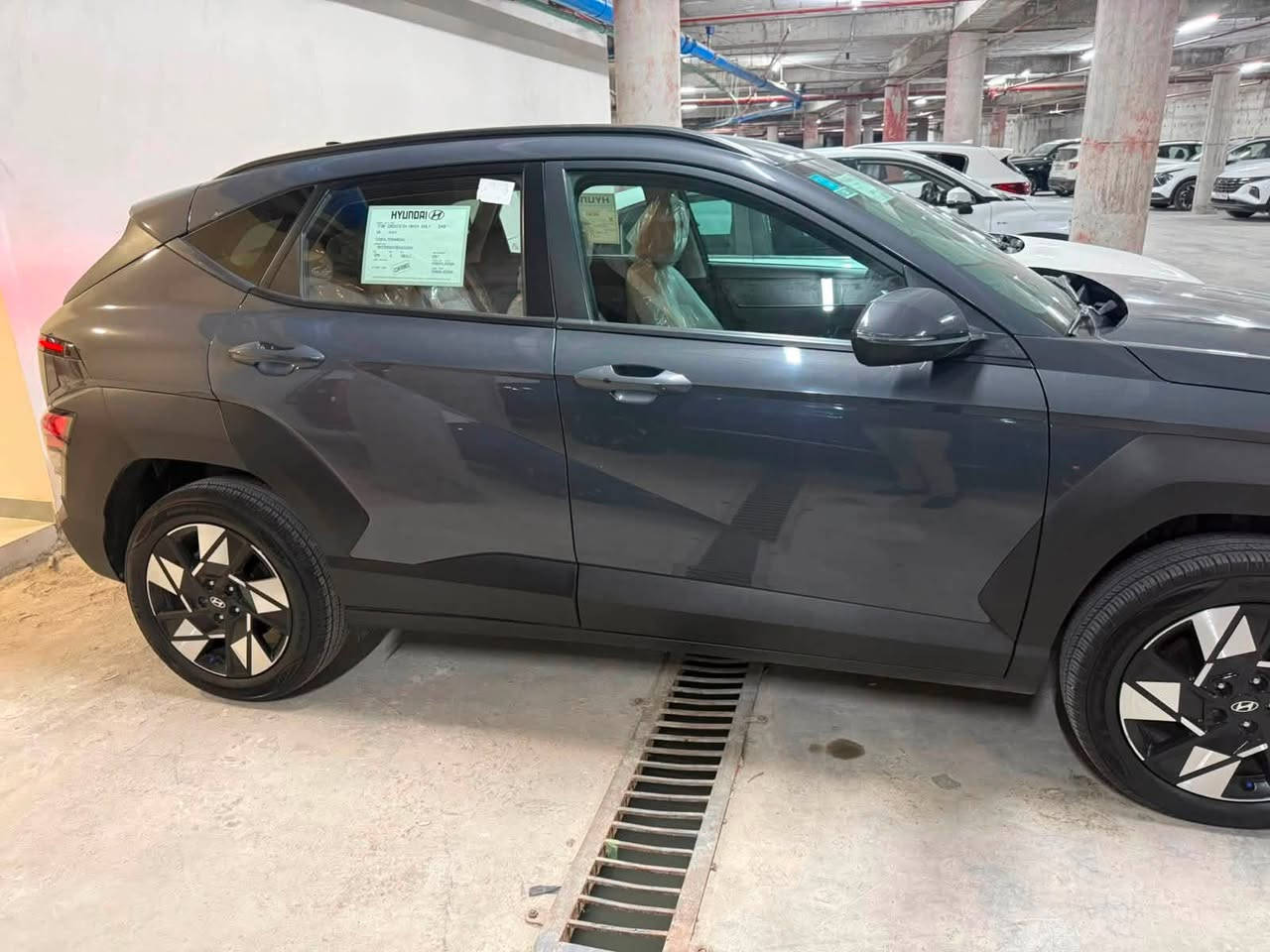 🚘 للبيع بسعر مناسب جداً بيع مستعجل
0️⃣7️⃣8️⃣0️⃣9️⃣7️⃣7️⃣7️⃣3️⃣7️⃣7️⃣
هيونداي كونا 2024 ضرر خفيف جدا بدون ايرباك بجم مكفول 100% على  وضع الشركة رقم بغداد بأسمي شخصيا جاهزه من جميع النواحي مكلف بالشنر تواصل على الرقم مباشر

✅ محرك 2000cc (دوش)
✅ داخلية جلد أبيض
✅ ماشية 30 ألف فقط
✅ شاشة معلومات كبيرة
✅ كامرة خلفية
✅ فول سستم رادار + نقاط عمياء
✅ تشغيل بصمة
✅ دخول ذكي (Keyless)
✅ مثبت سرعة
✅ تحكمات فول ستيرن
✅ شاشة عدادات ديجتال
✅ Apple CarPlay + Android Auto
✅ شحن لاسلكي
✅ تبريد وتدفئة للمقاعد
✅ Lane Assist
✅ Blind Spot
✅ فرامل طوارئ
✅ ويل سبورت 
✅ إضاءة LED كاملة
✅ مكيف ممتاز ثنائي التحكم

***********
عنوانها بغداد
