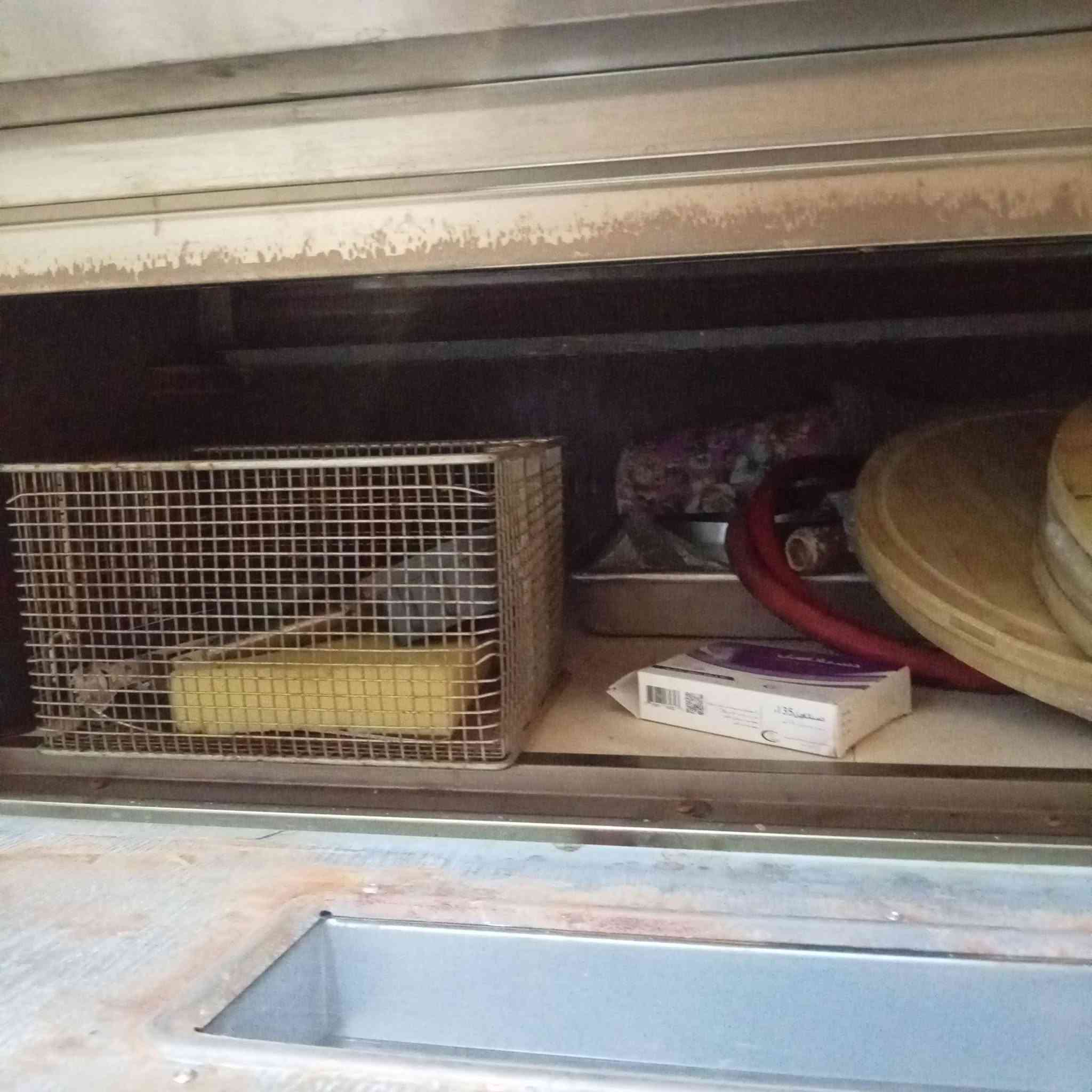 فرن بيتزى نضيف مستعمل شي بصيط رقم***********
