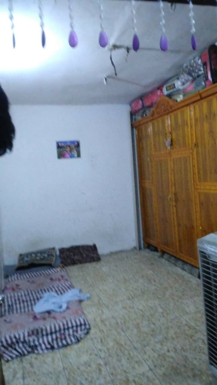 سلام عليكم خلفية البيع مساحه 80 متر تحتوي على غرفه نوم وستقبال ومطبخ وحمام وطرمه طابق واحد موقعها قطاع ثاني شارع شكيب *********** سعرها 70 وبيها مجال
