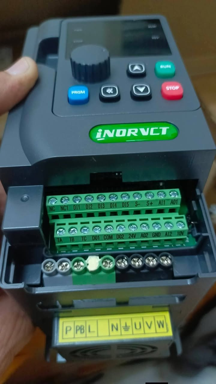 تجهيز وصيانة..... , انفيرترات صناعية VFD
ئامادەکردن و چاککردنی VFD – AC Drive (ئینڤێرتەری پیشەسازی)
AC DRIVE  VFD Inverter انفيرتر صناعي 
🔥 ودّع مشكلة نقص الفيز وضعف التشغيل!
⚡ AC Drive VFD – يحوّل 220 سنكل إلى ثري فيز باحترافية
ويوجد ايضا ثري فيز 380 إلى ثري فيز 380
حتى لو الكهرباء سنكل فيز أو يصير نقص فيز، الدرايف يجهّز ثري فيز ثابت لتشغيل مضختك بدون مشاكل.
💧 مثالي لمضخات الآبار والري ومضخات الإطفاء والتبريد ،  وغيرها
🚀 تشغيل تدريجي يحمي المحرك من الصدمة
🛡 حماية ذكية من الحمل الزائد وخلل الفولت
🎚 تحكم بالسرعة لتوفير الكهرباء
🔧 يقلل الأعطال ويطوّل عمر المضخة
يستخدم للمضخات ، كوبريسر ، مكائن صناعية مكائن عجانات مكائن CNC ، مصاعد كهربائيه وغيرها
حل عملي… أمان عالي… وأداء مستقر ✔️
🧿 متوفر ة الأحجام من 0.75kw إلى  11kw, 7.5kw حالياً 
ونوفرلك اي حجم تحتاجة خلال أيام.
🧿 برمجة - تجهيز 

📩 راسلنا لمعرفة الأحجام والأسعار المتوفرة

المهندس م.م.محمد ***********
كربلاء المقدسة - العراق ..

#vfd
#inverter
#single_to_3phase
#انفيرتر_صناعي.
#مغيرات_السرعة:

ئامادەکردن و چاککردنی VFD – AC Drive (ئینڤێرتەری پیشەسازی)

🔥 لە کێشەی کەمی فاز و لاوازی کارکردن ڕزگارت دەکات!

⚡ AC Drive VFD کارەبای 220V یەک فاز دەگۆڕێت بۆ 380V سێ فاز بە شێوەیەکی پیشەسازی.

هەروەها جۆری 380V سێ فاز بۆ 380V سێ فازیش بەردەستە.

ئەگەر کارەبات یەک فاز بێت یان فازێک بڕوات، VFD سێ فازی جێگیر دابین دەکات بۆ کارکردنی مۆتۆرەکەت بەبێ کێشە.

✅ گونجاوە بۆ:

پەمپی بیر و ئاودێری

پەمپی ئاگرکوژێنەرەوە

سیستەمی ساردکردنەوە

کۆمپرێسەر

ئامێر و مەکینە پیشەسازییەکان

مەکینەی خەمیر

CNC

ئاسانسۆر و زۆر شتی تر

🚀 دەستپێکردنی نەرم (Soft Start) 🛡 پاراستن لە باربەزیاد و کێشەکانی ڤۆڵتاژ 🎚 کۆنترۆڵی خێرایی بۆ کەمکردنەوەی بەکارهێنانی کارەبا 🔧 کەمکردنەوەی خراپی و زیادکردنی تەمەنی مۆتۆر

✔️ چارەسەرێکی باوەڕپێکراو، ئاسایشی بەرز و کارایی جێگیر.

📦 قەبارەکان بەردەستن لە 0.75kW تا 11kW، و 7.5kW ئێستا ئامادەیە. هەر قەبارەیەکت پێویست بێت، لە ماوەی چەند ڕۆژێک دابین دەکرێت.

🛠 خزمەتگوزاری:

بەرنامەڕێژی (Programming)

ئامادەکردن

چاککردن

📩 بۆ زانیاری لەسەر نرخ و قەبارەکان پەیوەندیمان پێوە بکە.

ئەندازیار: م.م. محمد 📞 ***********

📍 کەربەلای پیرۆز – عێراق

#VFD #Inverter #Single_to_3Phase #ئینڤێرتەری_پیشەسازی #گۆڕەری_خێرایی

