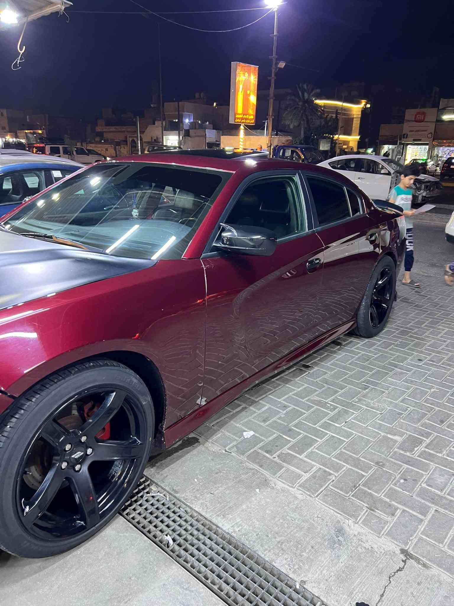جارجر دايتونا 2017
محرك 6400 
فول مواصفات 
فتحة 
كشنات حار بارد 
داخل كنتارة وجلد 
حادث حافة بنيد وبيها داير جاملغ خلفي ايمن صبغ فقط 
ماشية 100م
سعرها 185 وبيها مجال 
***********
