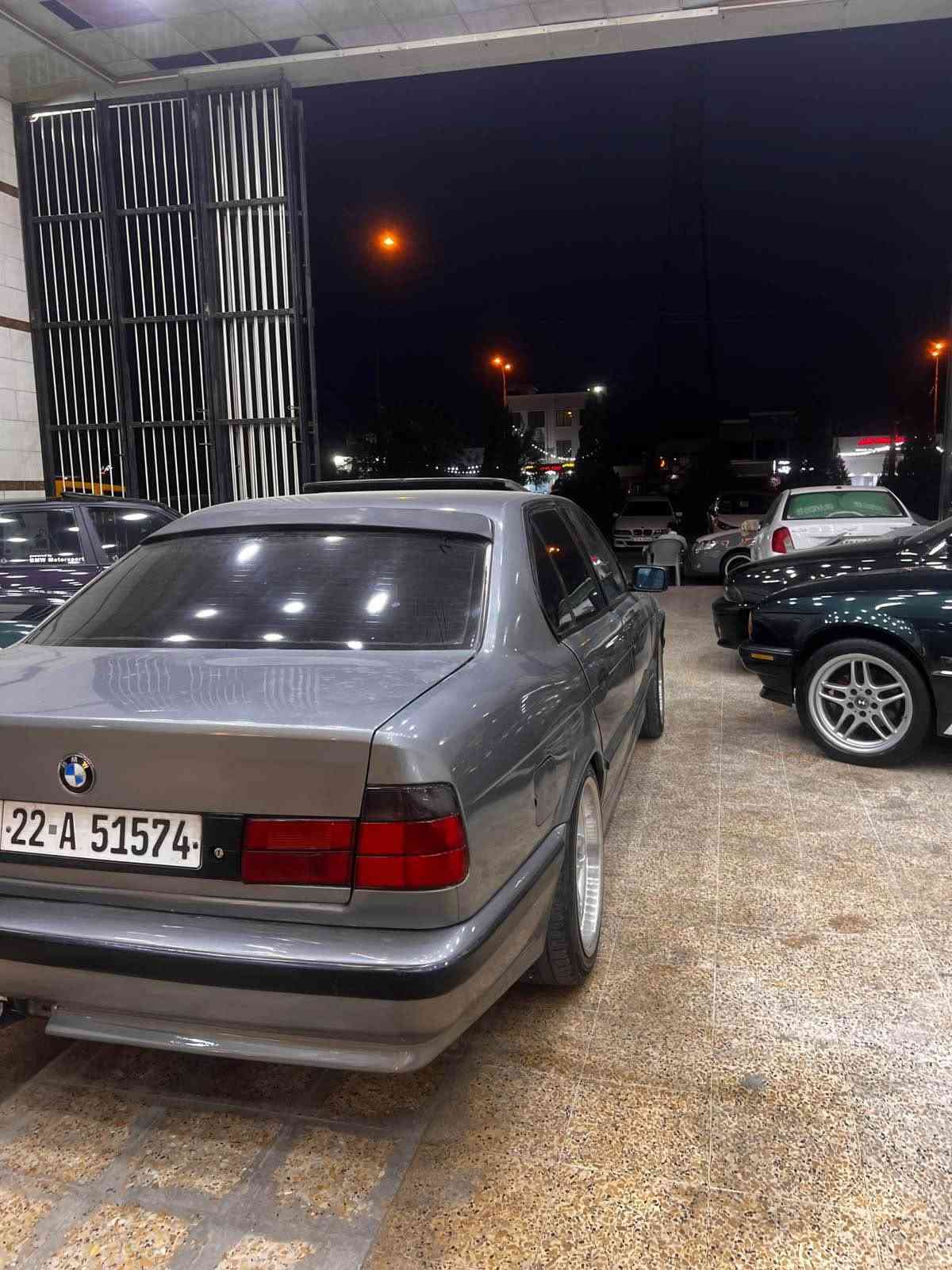 BMW 525
گێر تۆماتیک 
مۆدیل ١٩٩٢
گێر  و مەکینەو کارەبایات و تەبرید بە شەرت 
رەقەم هەولێرە سەنەوی نوێییە
سبوغ عامە  لۆ جوانی 
جەمپەکی خەفیفی پێشی هەییە 

بە شەرتی بەناوکردن 

نرخی ٥٥ وەرەقە بە نەقد 

مشتەری بە قست تەلەفۆن بکە 

لە هەولێرم

*********** أربيل, العراق
