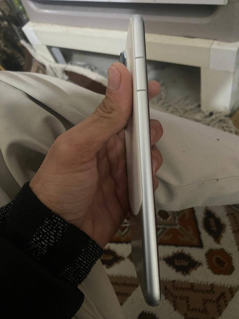 السلام عليكم
هواوي ميت ٦٠ برو 
ذاكره واحد تيره 
بدون ملحقات بطاريه ٨٩ 
جهاز نضيف فقط بي طخه بسيطه كلش 
مكاني العماره للتواصل واتساب فقط ***********
