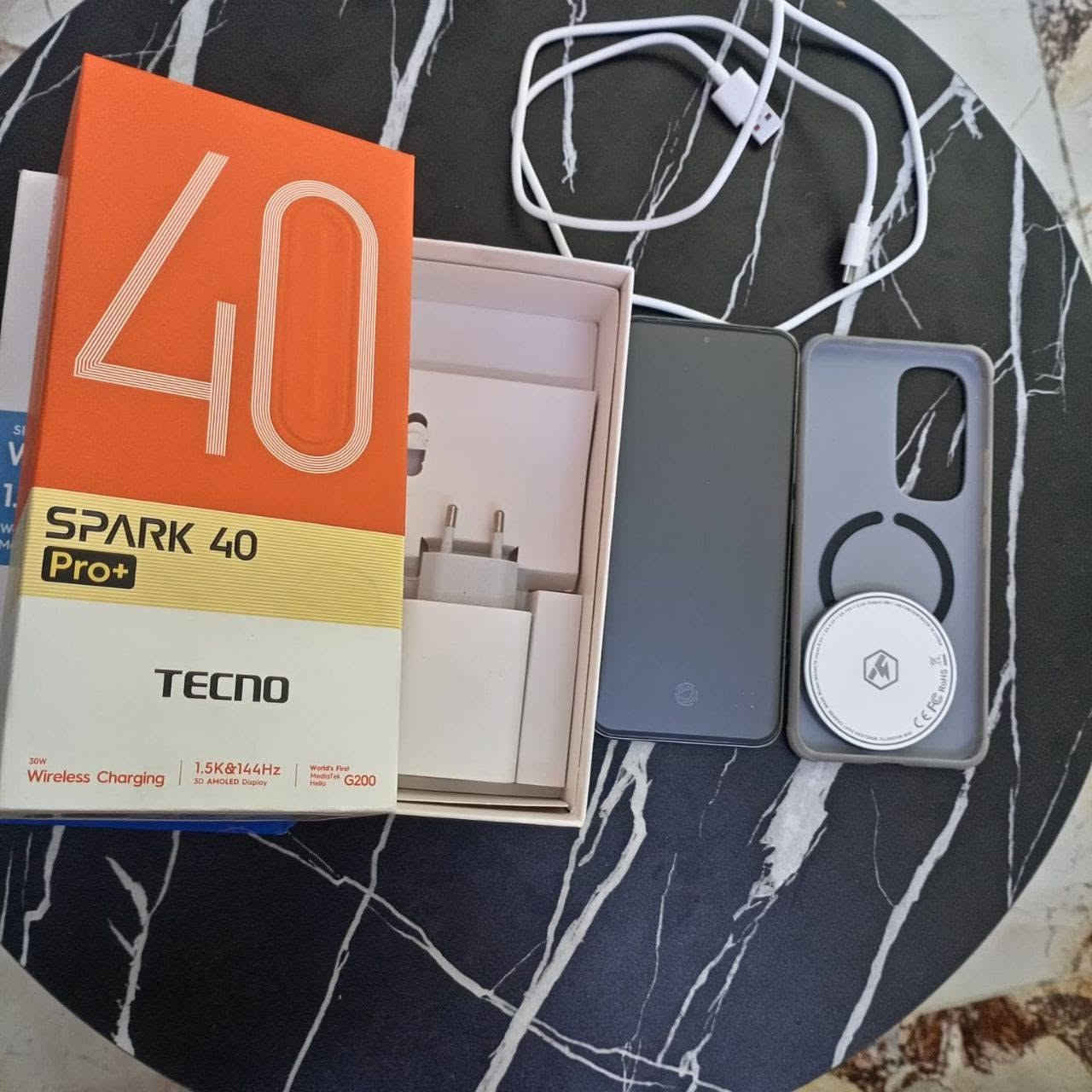 سلام عليكم
TECNO SPARK 40 Pro+ 🔥

📱 شاشة  منحنية 6.78 إنچ بدقة 1.5K
⚡ 144Hz سلاسة عالي 
🎮 PUBG:  120 فريم  
🚀 معالج MediaTek Helio G200 بتقنية 6nm
💾 8GB RAM + 8GB توسعة 
256 ذاكره
🔋 بطارية 5200mAh
 شحن سريع 45W
 
قطعة شحن لاسلكي يدعم شحن لاسلكي 30W

 كاميرا خلفية 50MP + أمامية 13MP
 سماعات ستيريو 
 مقاومة غبار ورذاذ IP64

دبل سيم كارت (شريحتين Nano-SIM) 4.5G

مصارلي شهر من اخذته  بعدله 11 شهر بالضمان ملحقاته كامله 

مكاني بغداد الدورة 
سعر 325 
متواجد خاص 
او.    ***********
