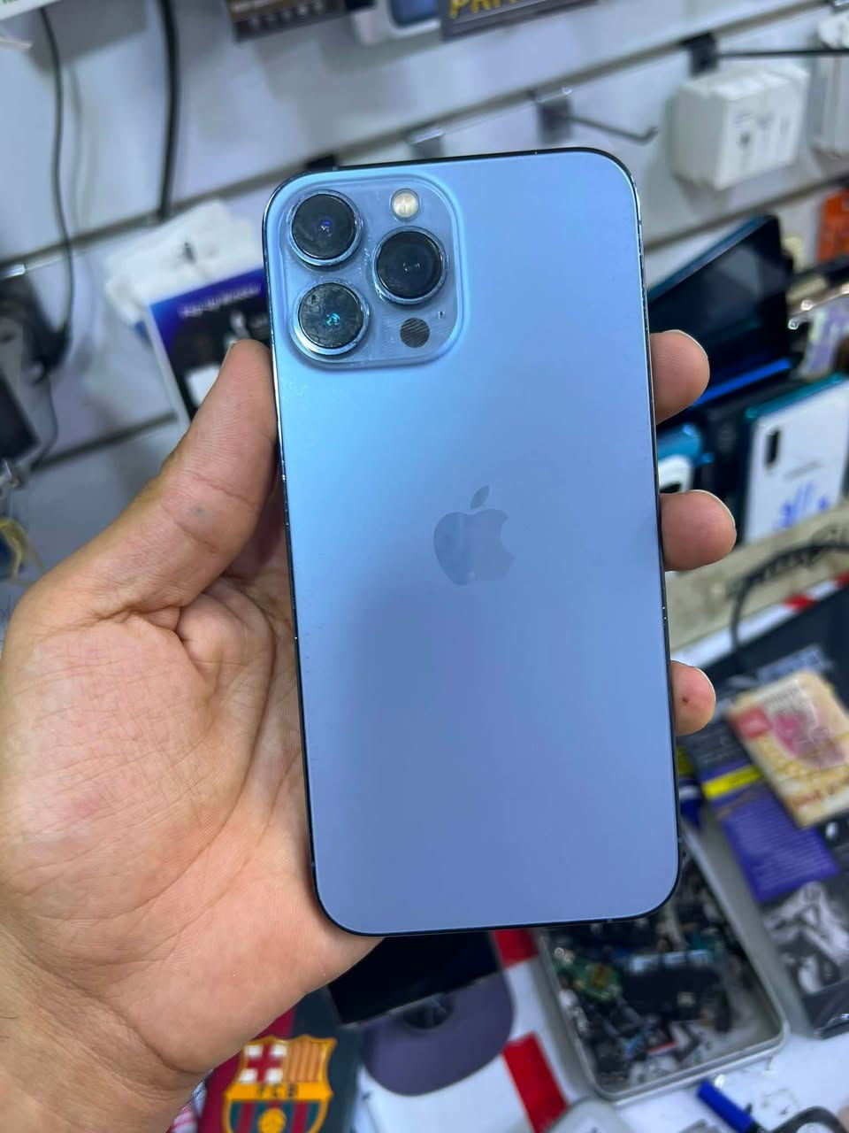 للبيع ايفون 13 pro maxمتخطي ايكلود
جهاز من متخطيته  تحديث 17.5    قطع غير معرفه.  مكاني المحموديه ***********

نص مكتوب في الصور:
- 12:01 عام حول الاسم إصدار iOS 17.5.1 اسم الطراز iPhone 13 Pro Max رقم النموذج MLJD3AH/A الرقم التسلسلي FT4VM52YCF سجل تاريخ القطع والخدمة البطارية قطعة غير معروفة الشاشة قطعة غير معروفة بصمة الوجه المشكلة الكاميرا قطعة غير معروفة تجمع Apple سجل تاريخ القطع والخدمة، ويعرض السجل معلومات عن حالة iPhone وتفاصيل إصلاحه. معرفة المزيد... الأغاني 0 الفيديوهات 0 الصور 0