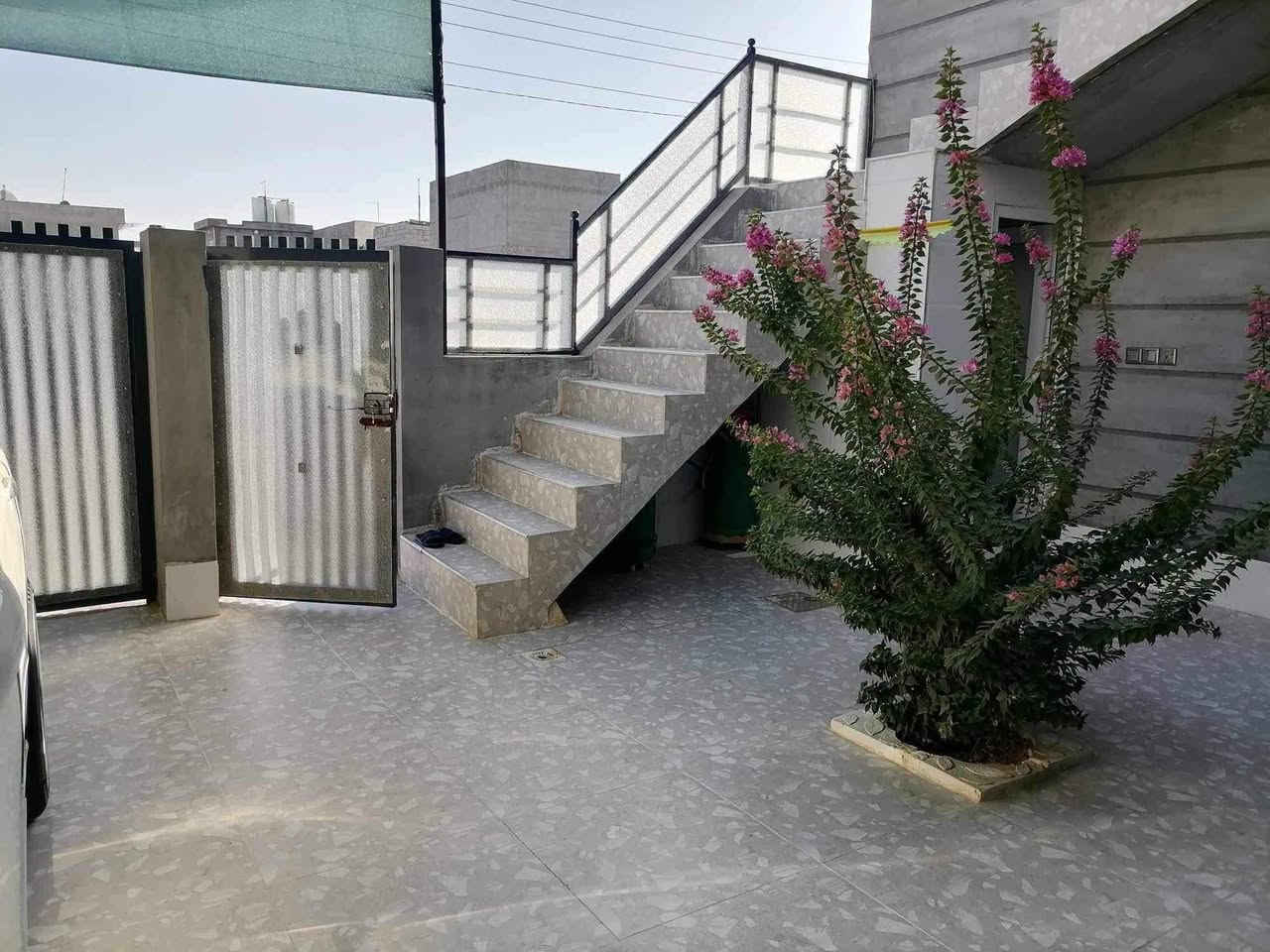 كلار رزگاري • ١٥٠م • واجهة قبلة