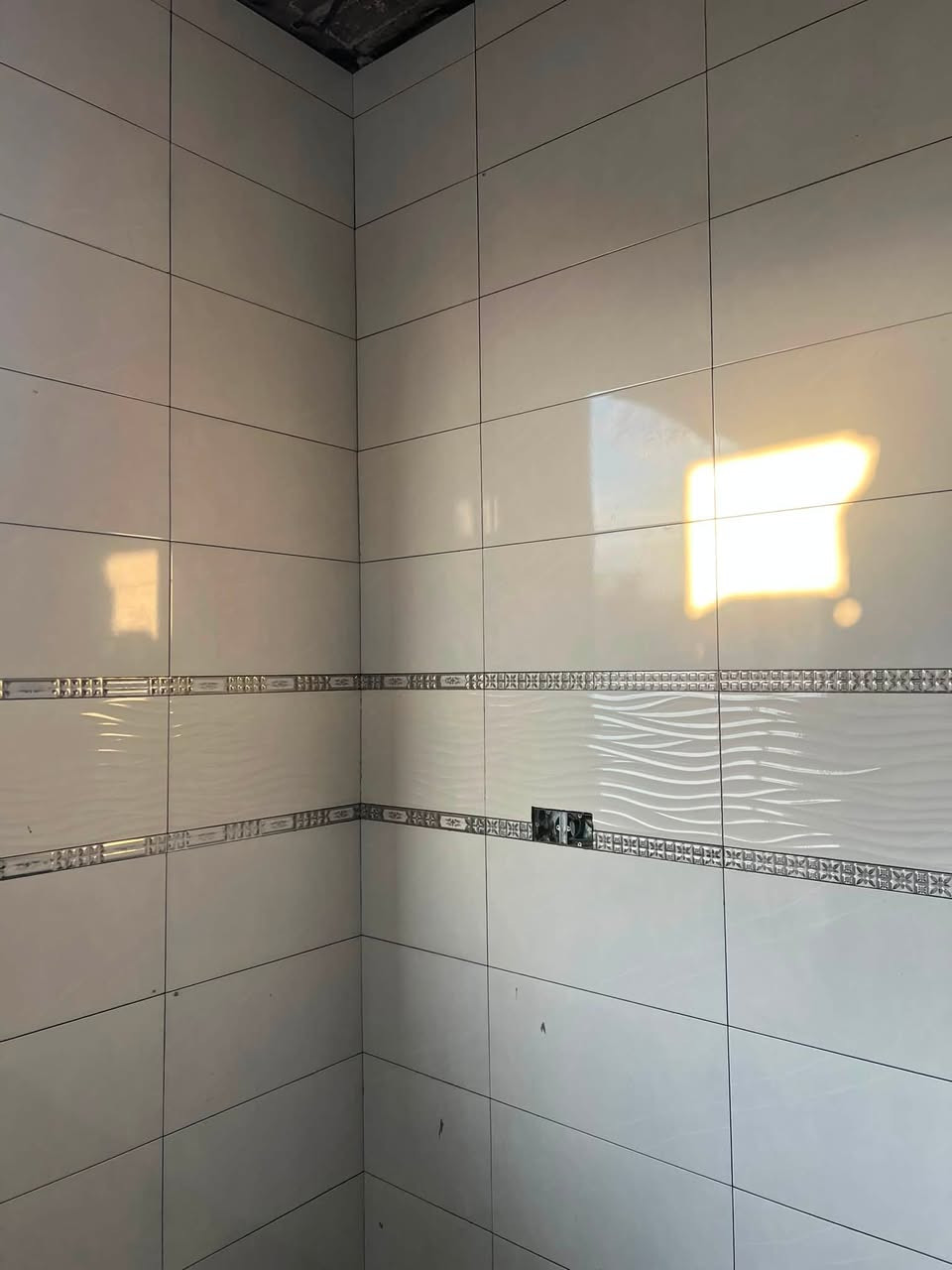 سلام عليكم خلفه سيراميك شغل نظيف بإشراف هندسي رقم الهاتف تواصل واتساب ***********
