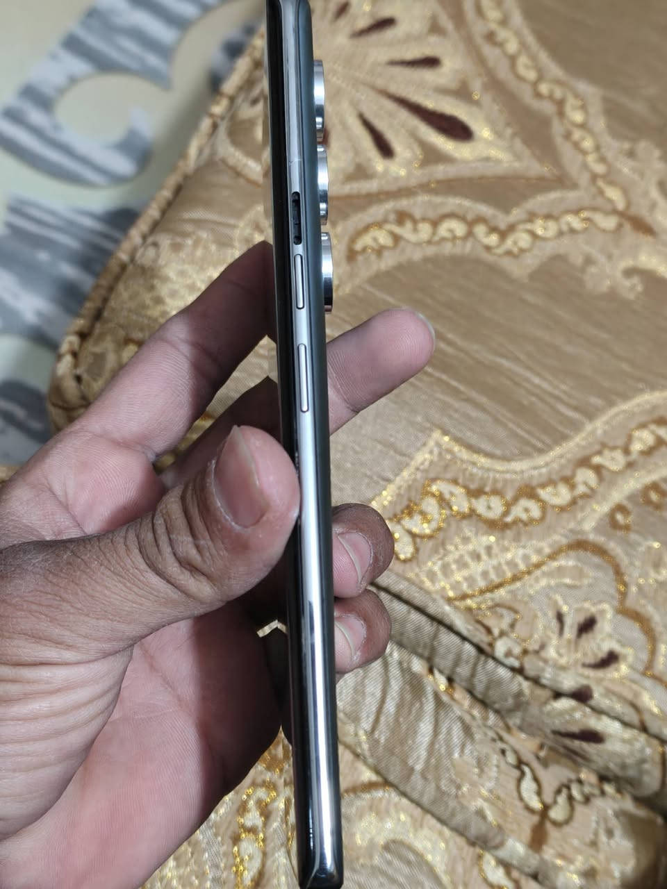 تكنو كامون 40 برو 5جي • ٢٥٦/رام ٨+٨ • بطارية ٩٨%