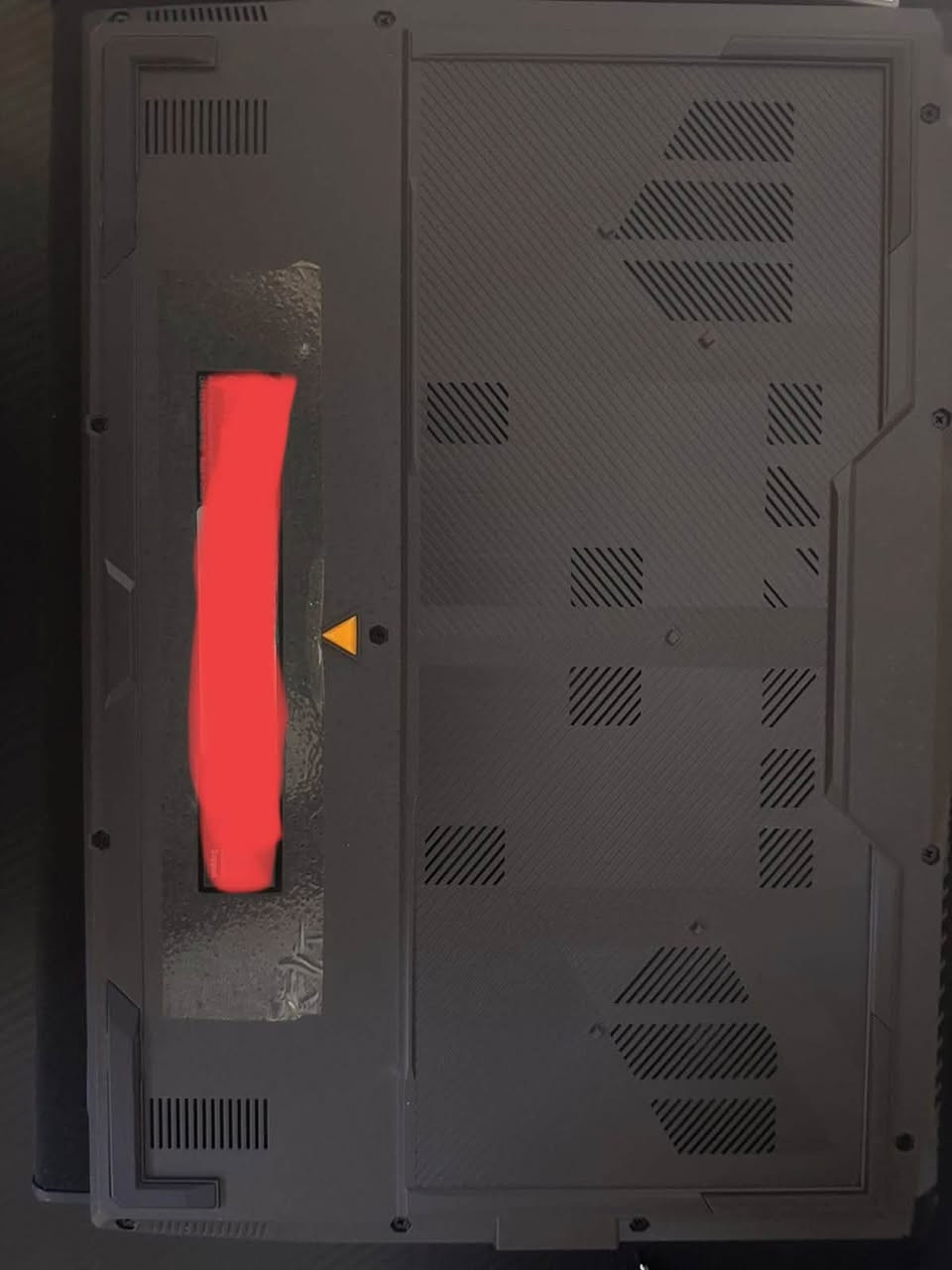 السلام عليكم ورحمة الله وبركاته 
للبيع - لابتوب ASUS TUF Gaming A15 (FA507NUR) 🔥
• الماركة: ASUS
• الموديل: TUF Gaming A15 – FA507NUR
• المعالج: AMD Ryzen 7 7435HS (3.10 GHz)
• الرام: 16 GB (سرعة 4800 MT/s)
• كرت الشاشة: NVIDIA GeForce RTX 4050 Laptop GPU - 6 GB
• التخزين: 1 تيرا SSD
• نظام التشغيل: Windows 11pro
حالة البطارية 100%
شحن 90 واط 
وهواي مواصفات ثانية 
الجهاز غير مستخدم نهائيا واستخدامه قليل يمكن مشغلة ما مجموعه 100 ساعة من اشتريته للأن ، لكن ابني لكيته مطلعه من الجنطة و مدمره شلع الدكمة مال سهم النزول و سوه خسفة بالظهر  عدا ذلك الجهاز جديد بمعنى الكلمة (سيارة زيرو واندحجت 💔) 
سعر البيع مليون و 300
للتواصل خاص او واتساب ***********
