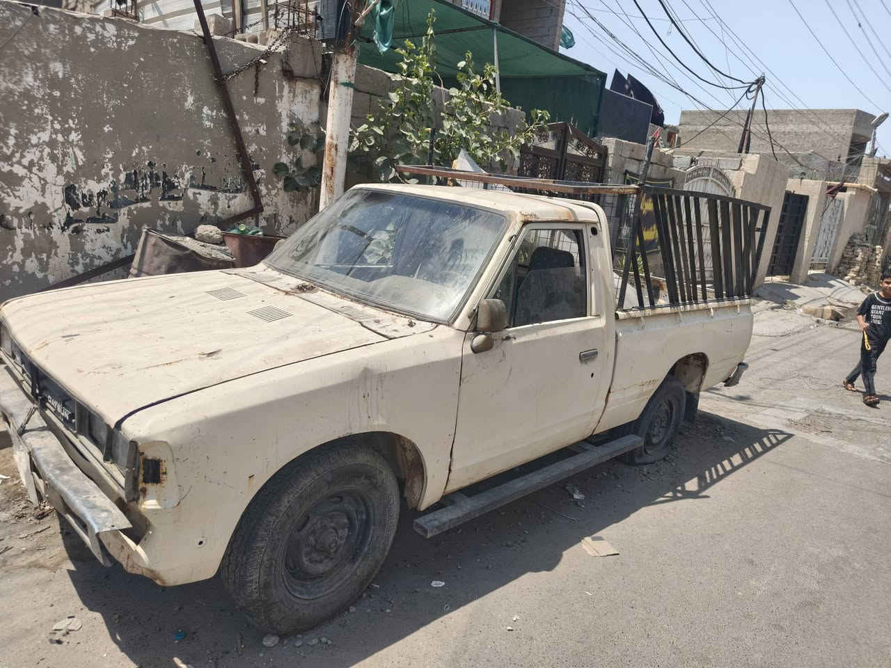 للبيع داتسن 80
السياره لبيعها على وضعها باتري ضعيف
والزنجبيل يطخ بالضاغطه عدا هاي ما بيها
السياره رقمها ورقي معاملتها بالغزاليه رقم ألماني تسحب وتقدم عالاوربي
راعيها الشرعي موجود وما يطلب دينار تحب وكاتبة وياه عادي
السياره جاهزه وذني النواقص فقط
العنوان بغداد بوب الشام
السعر ١٥ورقه
***********
