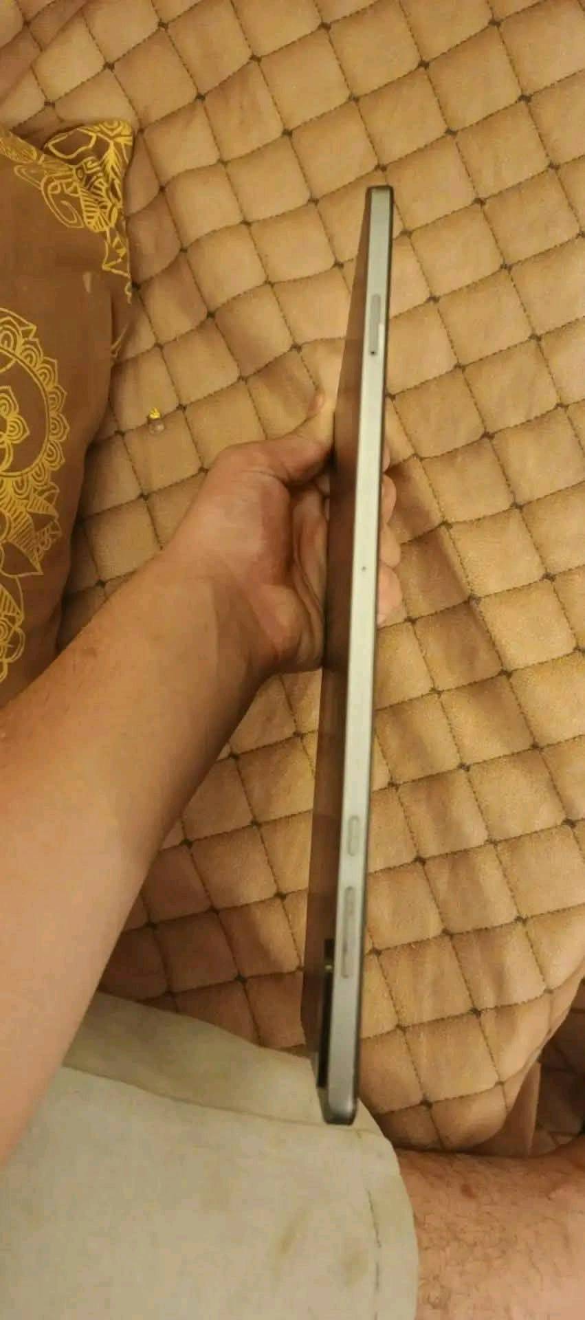 السلام عليكم ورحمه الله وبركاته ايباد اكس 8 اي ذاكره 128 ما مبدل بي شئ ولا داخل تصليح 60 فريم ببجي ويا كارتونه فقط سعره 225 وبي مجال مكاني بابل اجبله *********** وتساب فقط