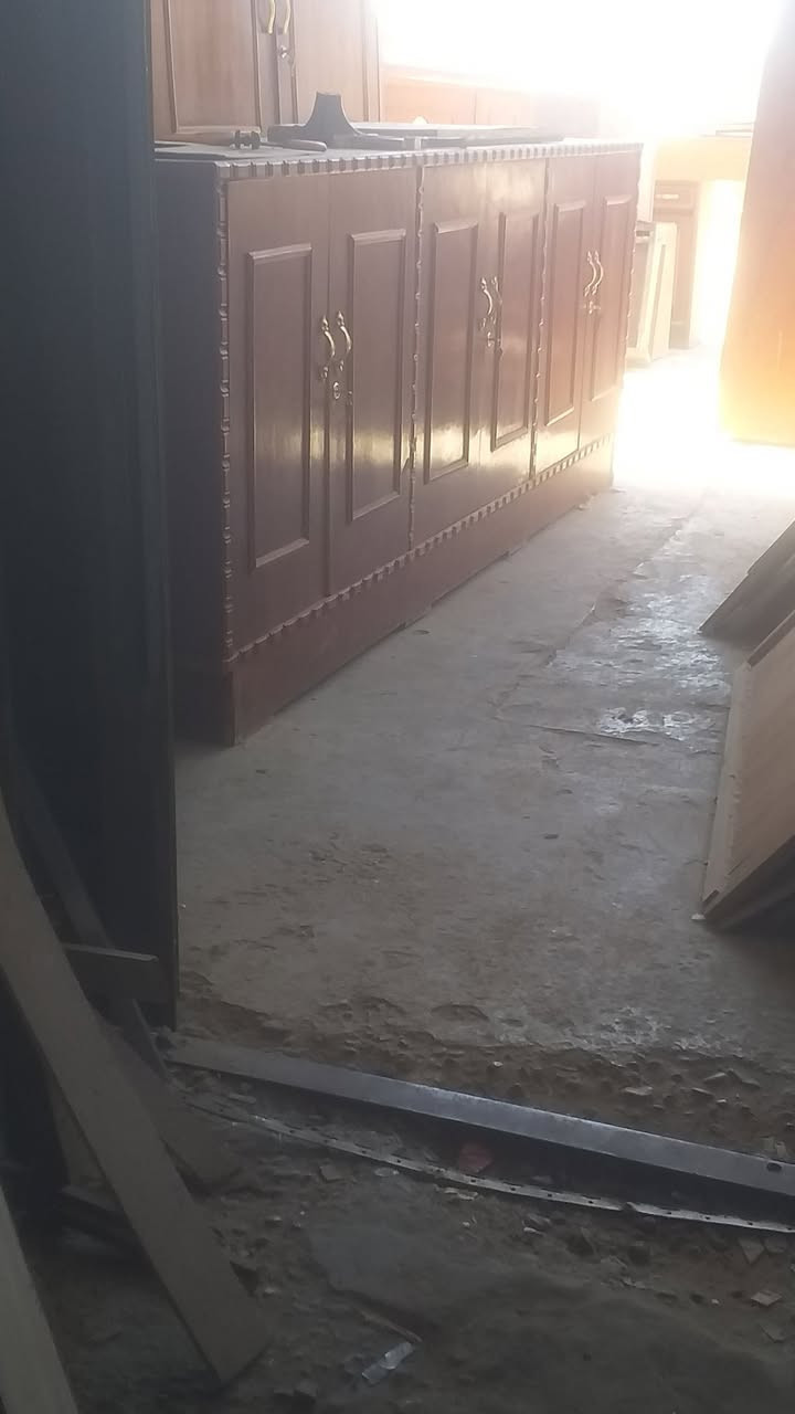 السلام عليكم للبيع بوفيه صاج  ٢ متر نص  حطاطه مو سوكي جدن نظيفه اسعر   ١١٥  الف   مكان محل ابو غريب شارع زيتون  يم سيطره  بنزلت جسر هاتف ***********  كوك ٠٧٥٠٥٦٨٧١٠
