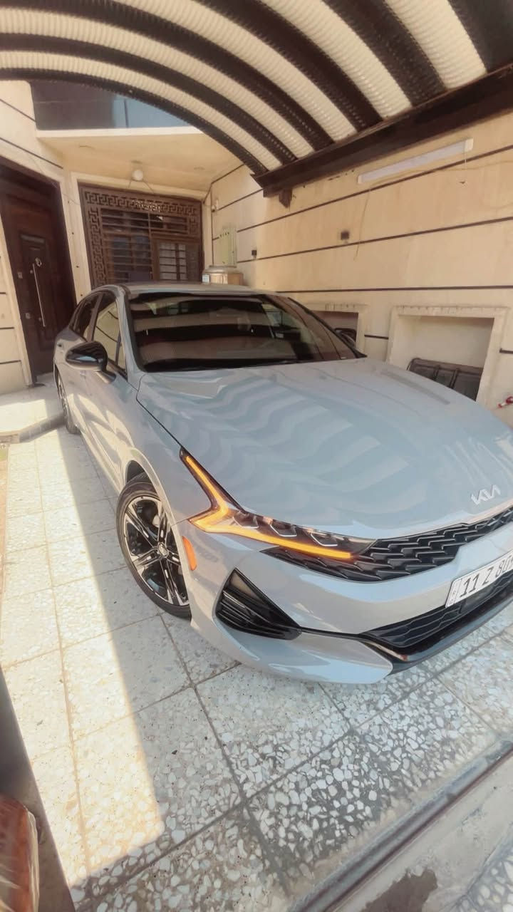 السلام عليكم
K5 2024 GT LINE لون سمنتي للبيع 
محرك 1600 تيربو 
بصمة ابواب وجنطة 
شاشة لمس كامرة دوارة 
كشنات لون احمر مميز 
درايف مود 3 انظمة قيادة 
ردار امامي وخلفي توقف ذاتي 
قيادة آلية تحديد مسار 
شحن لاسلكي 
تدفئة كشنات 
ابل كار بلي 
مانع تزحلق 
لد خلفي 
لد امامي برتقالي 
لايت ٣ عدسات زنون 
تشغيل عن بعد 
سيارة هواي بيها مواصفات كلش نضيفة وجديدة وما ناقصها اي برغي استعمالها كلش قليل ماشية ٤٤ كيلو مو ميل تخم تاير جديد شاد الها دهن يورل قبل سبوع مبدلة . سيارة بيها صبغ جاملغ خلفي جوة قبق البانزين وباب السايق فقط بجم كبس بلاد رقم بغداد الانكليزي ب اسمي تحويل ثاني يوم مباشر . السعر 176$ بيها مجال قليل . 
مكان سيارة بغداد 
***********
