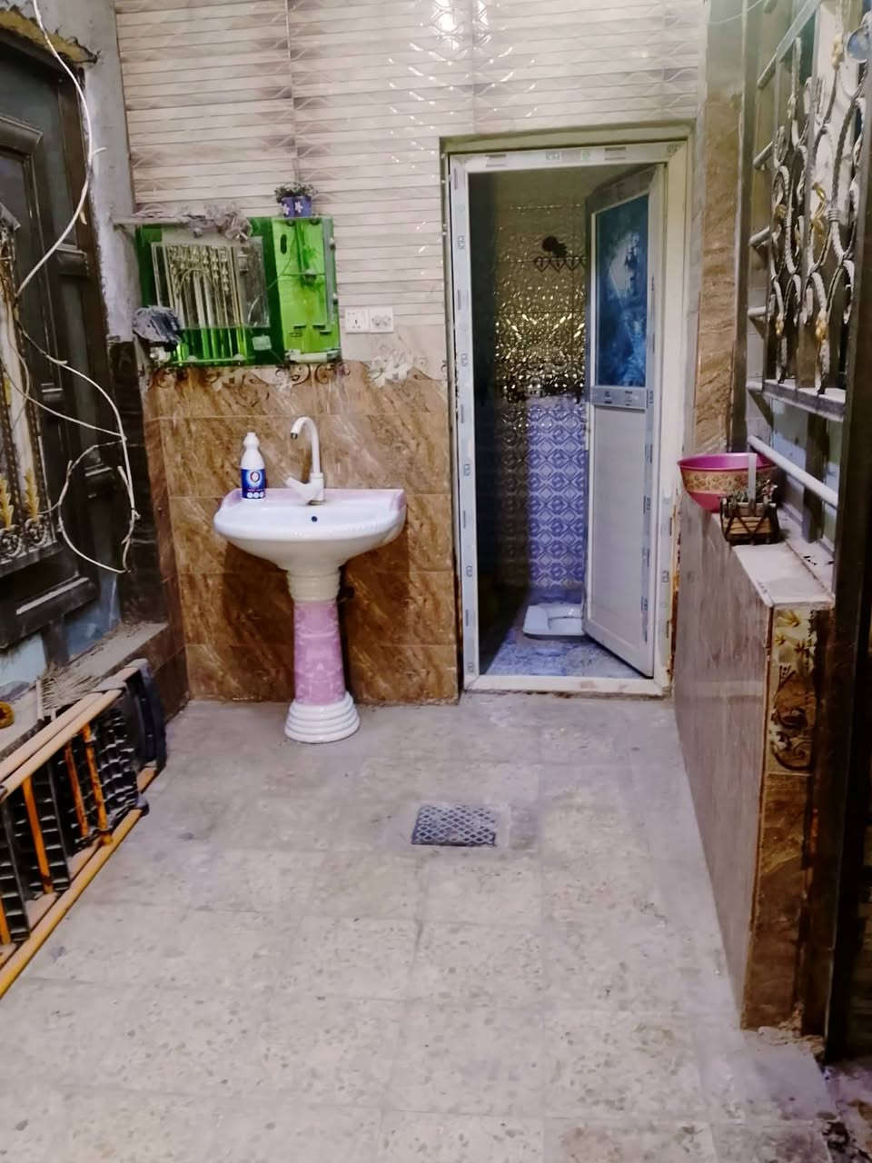 يا الله بيت🏠 للبيع 100م 
سعر 26💵معه مجال  

📋طابو زراعي سند 25 
بي قرار محكمة 
مشمول ابقرار تطويب 

قريب على شارع الصب 

البيت بناء طابوك اساس صب مسلح 
البيت يحتوي على🏠 
غرف نوم🛌
 صاله مطبخ 👨‍🍳🚪
ستقبال
 صحيات داخل او خارج 
العنوان نجف الاشرف مقابل قرية الغدير الاولى شارع🛣 الصب عمود 270 شارع مدرسه الاسراء 

***********
