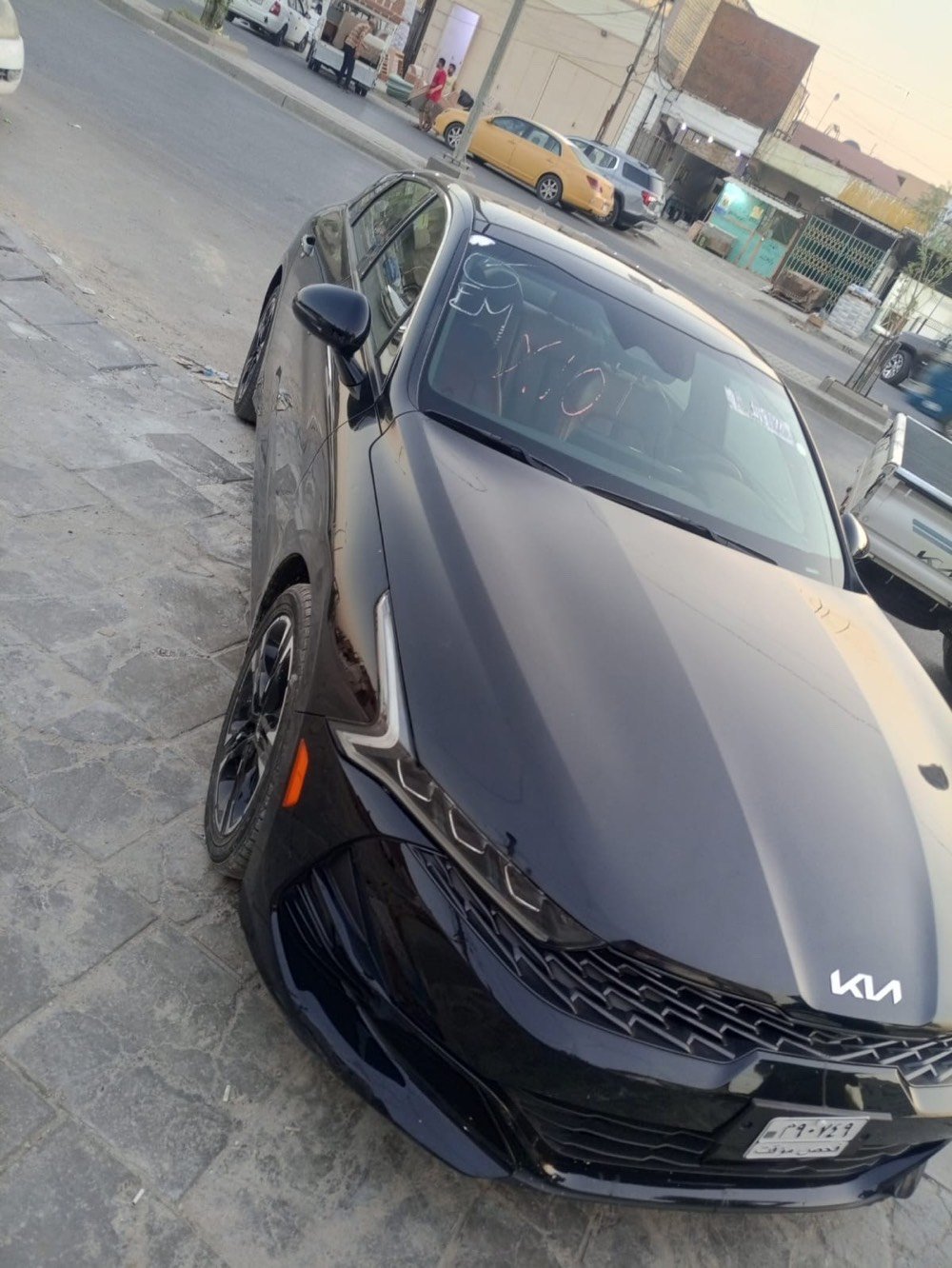 السلام عليكم 
k5 
GT line 
داخل احمر كي فايف 2024 جي تي لاين فول الفول محرك 1.6T المرغوب داخل احمر حادثها صندوق فقط من امريكا وحافة الجاملغ الخلفي عكس السايق وصار بيها حادث هنا حافة البنيد والجاملغ جهة السايق البنيد صبغ بدون تبديل و الجاملغ بارد فقط ماشيه 64 مايل سيارة نظيفة جداً تحويل مباشر
السعر160 وبيها مجال 
مكان السياره بغداد للاستفسار الاتصال او واتساب ***********