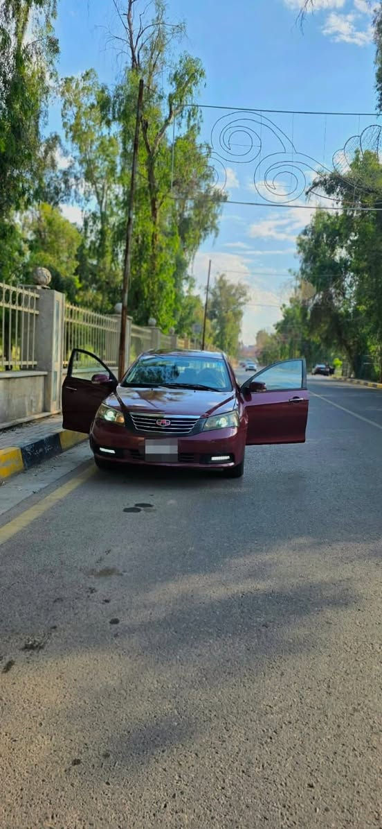 🚗 للبيع: جيلي امجراند موديل 2012 🚗
​المواصفات العامة:
​النوع والموديل: جيلي امجراند (Geely Emgrand)
​سنة الصنع: 2012
​اللون: مارون 
​المحرك والجير: محورة محرك وكير كورولا حجم 1.8 (4 سلندر)
​ناقل الحركة: أوتماتيك
​الوقود: بنزين
​المسافة المقطوعة: 215,000 كم
​اللوحة: نينوى (الموصل) - خصوصي
​البودي: صبغ عام
رقم التواصل: ***********
