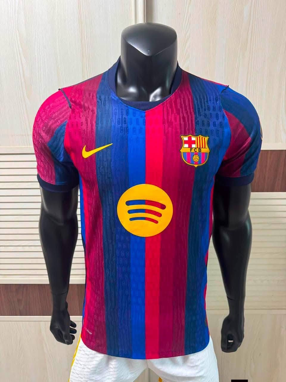 دريس الرصاصي مستعمل (6) قطع بـ25 بدون شورت ويا توصيل 
دريس برشلونة نسخة لاعب (6) قطع 65 ويا توصيل 

تواصل  ***********
