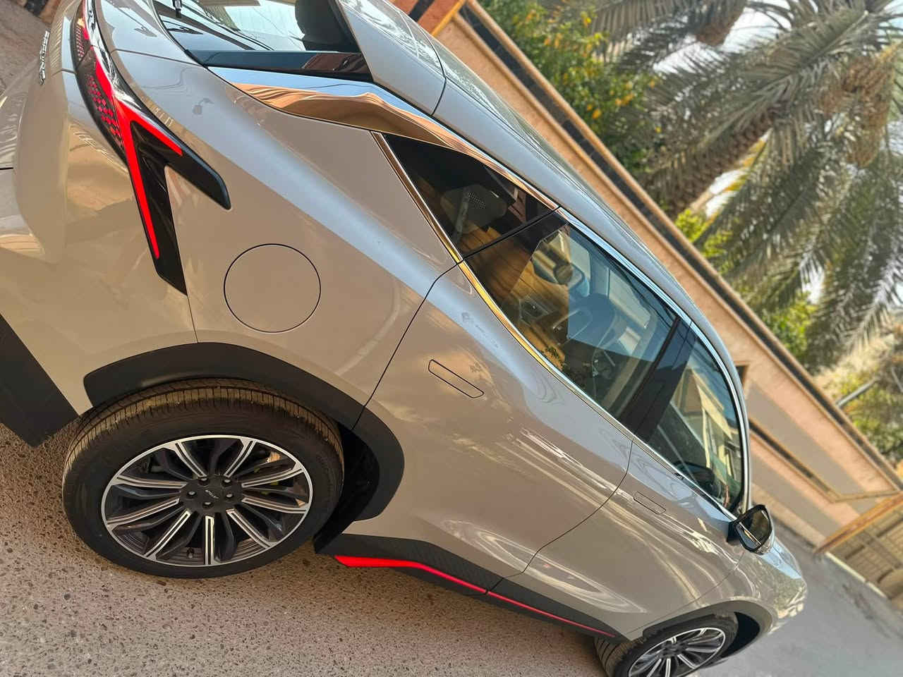 جيتور داشينك 2025
أعلى مواصفات الكجري 
مكفوله من صبغ والبارد 
 العداد: 17 الف 
• محرك 1.6 Turbo اقتصادي وقوي
• دفع أمامي
• شاشة ضخمة متعددة الوظائف
• كاميرات محيطية 540°
• نظام ملاحة + بلوتوث + CarPlay
• فتحة سقف بانوراما واسعة
• كراسي جلد كهربائية + تبريد وتسخين
• نظام دخول وتشغيل بصمة
• رادار أمامي + حساسات + نظام الحفاظ على المسار
• إضاءات LED بالكامل
السعر 27.500 مليون وبيها مجال بسيط 
بغداد الكريعات ‭‭‭‭‭***********
