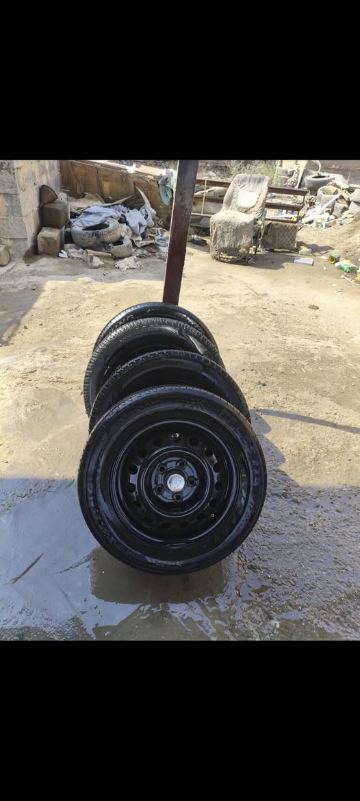 السلام عليكم تخم وياله اصلي النترا  مع التايرات نضافه فول سعر 250 مكان بغداد  سبع البور  بيع فقط ***********
