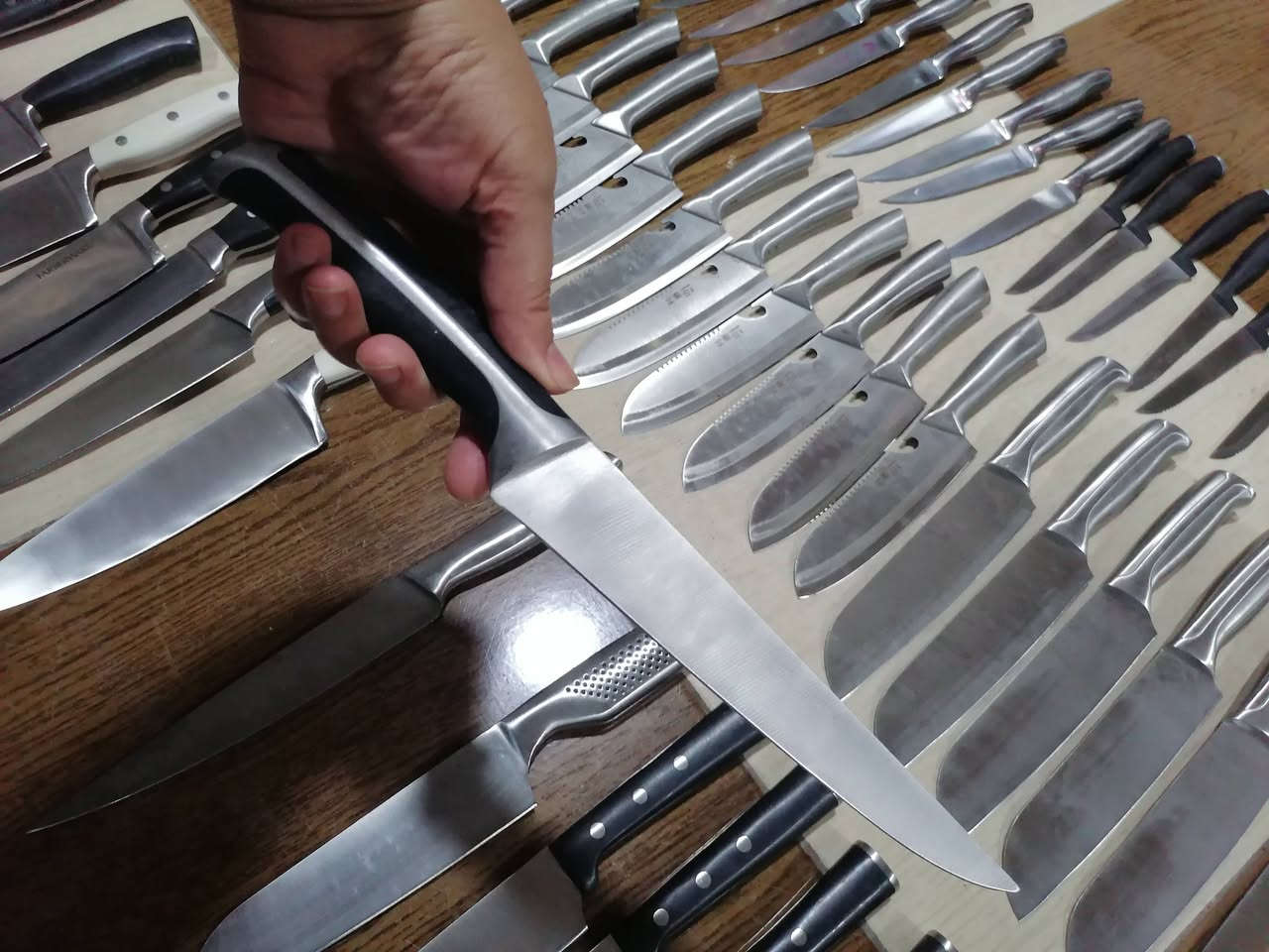 سكاكين باله ثقيل

نص مكتوب في الصور:
- قطعه ب ١٥٠٠
- قطعه ب ۳
- قطعه ب ٤
- قطعه ب ١۰۰۰
