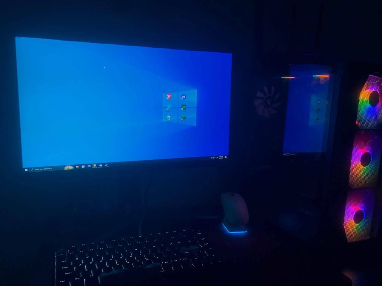 السلام عليكم

Pc للبيع

Cpu:I7-7700

Gpu:Rx 5700xt 8gb gddr6

Ram:16gb ddr4 2666hz

Mb: Strix b250

Ps: aura GP 650 wat

Case: zalman 6 fan

Hard: 512 ssd

السعر 650 وبي مجال بسيط 
للتواصل عل رقم 
***********

عنوان موصل
