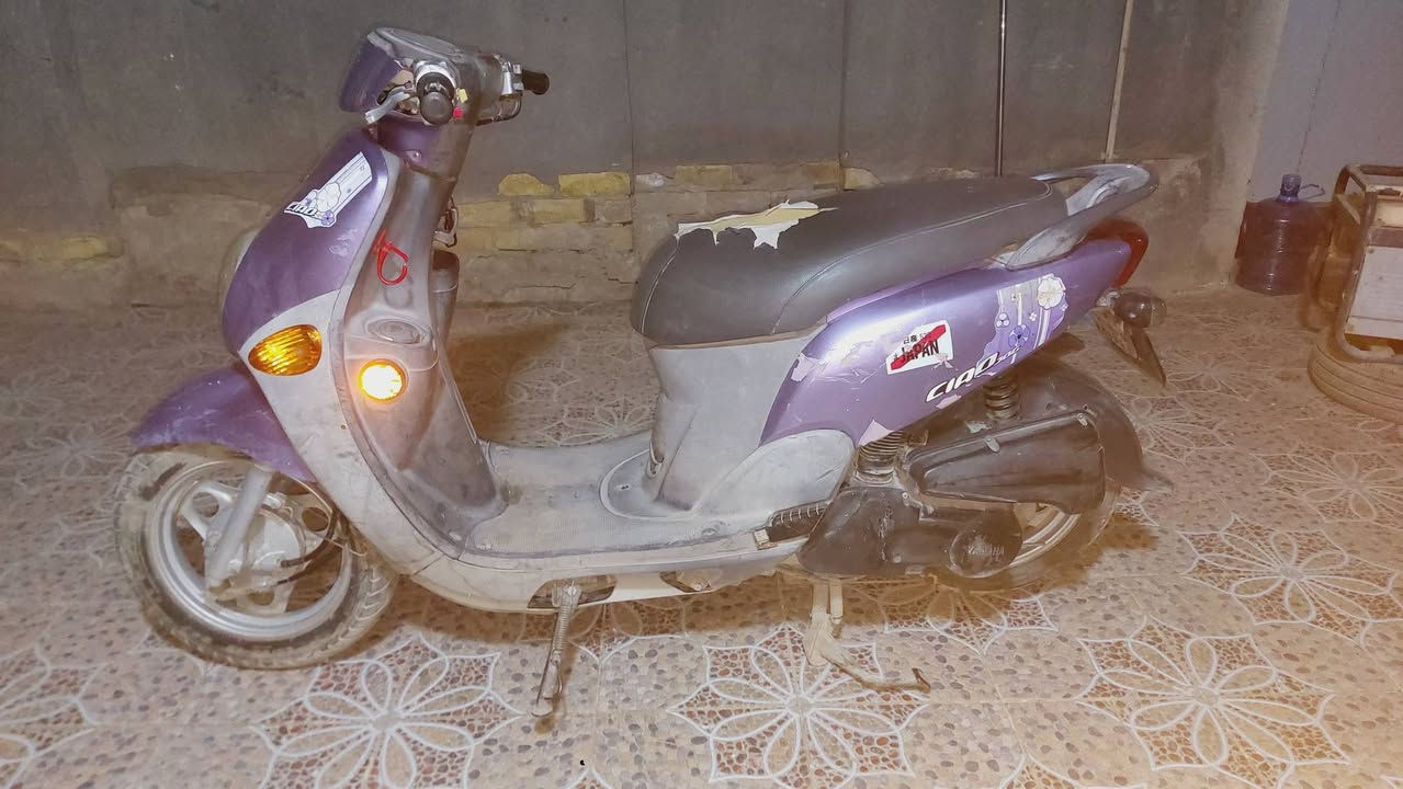 للبيع دراجة فلة مامفتوحة كل شي شغال بيها للتواصل ***********
