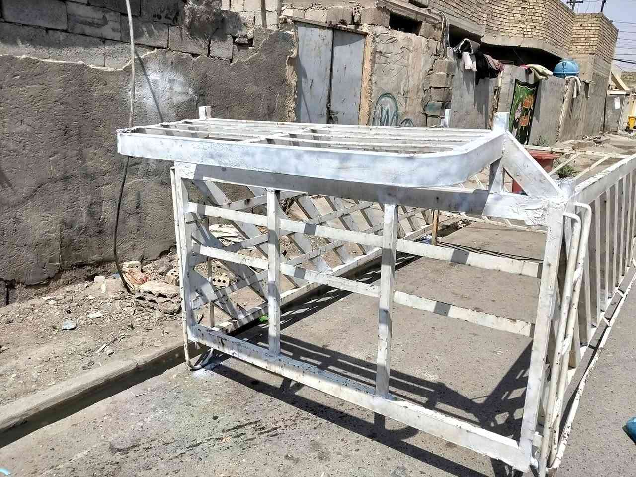 السلام عليكم محجر البيع مال فحل نضيف السعر 200بيه مجال للطيبين العنوان بغداد العماري رقم الهاتف ***********
