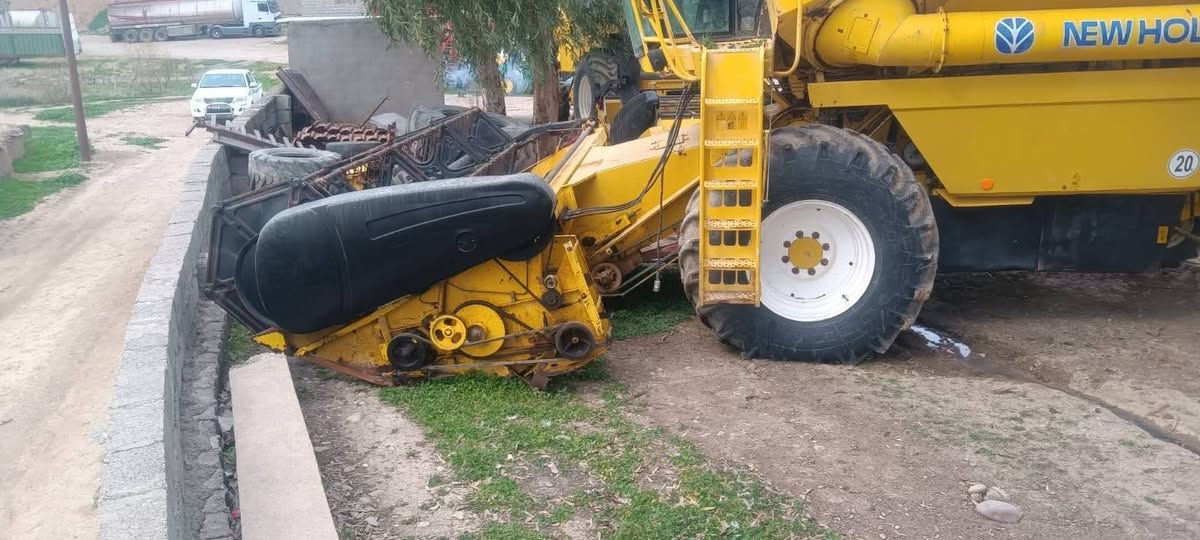 حاصده للبيع موديل ٢٠٠٥ هيدرو تك درام رقم سليمانيه مجدده ٣١ مكفول عام تصل ***********
