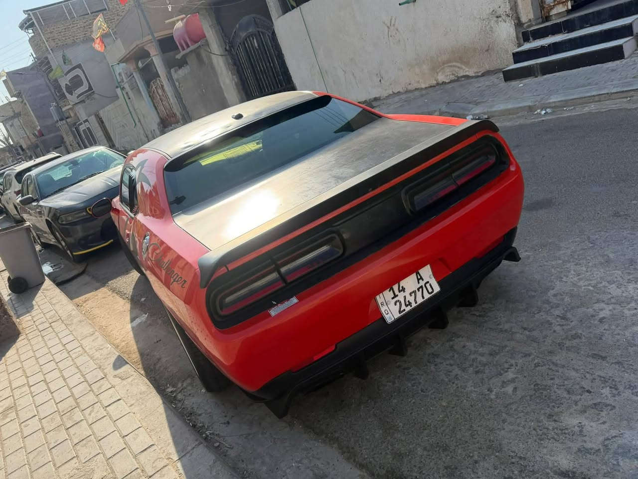 شالنجر  2018
تغير لون برتقالي 
وارد امريكي حادثه امامي شواصي بيهن صبغ
جاملق الايمن تصليح حار
المكينة هيمي 8 ستندر 5700
موصفات عاديه
السعره 120 وبيه مجال 
الرقم اتصال ***********
بيع مستعجل 
تحويل ثاني يوم
