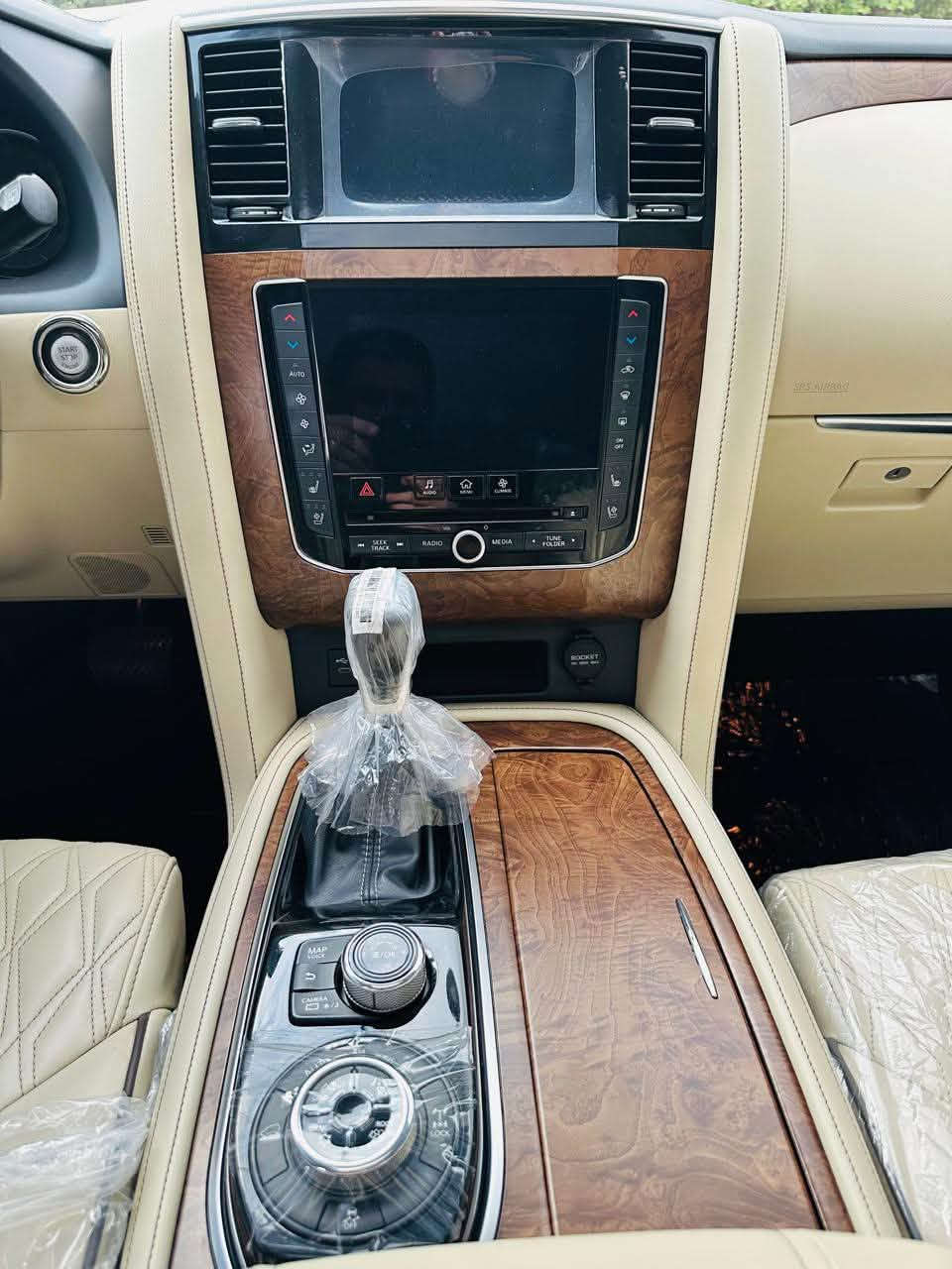 ﷽
‏NISSAN PATROL  PLATINUM 2020
‎ شى  تحفة و جديد  ماشاالله 📦📦📦📦📦سياره احلا من صوره حيل نضيفة     
 بلاتينيوم اعله فئه فول فول  محرك ٦ سلندر تنفس طبيعى
💎 موديل 2020  وارد خليجي كفاله عامة- 1/1
                                     
                       سعر ( ٣٨٥ ) $ 💰 ورقة بيها مجال
                                  
                                                            المواصفات-
                                                              
‎  • نظامABS
‎• مساعد الفرامل barke assist
‎• نظام المحافظه على المسارVSC
‎• نظام توزيع قوه الفراملEBD
‎• نظام مساعده التسلق
‎• نظام مانع انحدار
‎• حساسات اماميه 
‎• حساسات خلفيه 
‎•رادار امامي
‎. كامرة 360 درجة 
‎•ثلاث شاشات 
‎•شاشة كبيرة لمس 
‎• حساسات الاطارات
‎• نظام مانع الانزلاقTCS
‎• نظام نقطعه عمياءblind spot 
‎•ثلاث وضعيات قيادة  ثلجي-صحراوي-وحل-جبلي 
‎• مثبت السرعه 
‎• قفل مركزي للابواب
‎• عجله القياده و مقاعد من الجلد 
‎• فتحه سقف
‎• دخول بواسطه مفتاح ذكي(بصمه)
‎• شاشات بظهر المقاعد الاماميه 
‎• كشنات كهربائية
‎•كشنات تدفأة تبريد
‎• مرايا الجانبيه كهربائية 
‎•اشاير با المري 
‎•تحكم وضعيات الستيرن كهربائي
‎• ثلاجه 
‎• تحكمات استيرن فول 
‎• اور اوكس / يو اس بي 
‎داخل صاج ملكي 
‎تبريد ثلاث قطع
‎جنطة كهرباء 
‎تشغيل عن بعد
‎وهواي بعد بيه مواصفات بالعافيه على الياخذه
                    
ملاحضات----------
                                          سيارة مكفول كفالة عامة 
‎مكفول من صبغ و بارد و تبدل 
سيارة رةقم اربيل دولية 
سنوية ،  جديدة
مكان السيارة سليمانيية 
-للستفسار التصال  الرقم  
(***********)  📞
(***********)📞

            سعر (385)$ 💰ورقة بيها مجال
