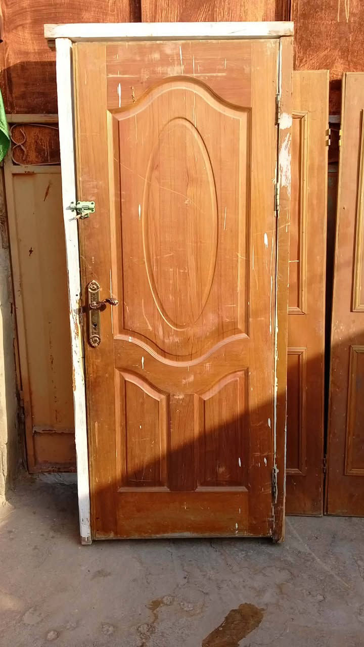 سلام عليكم عندي ذني البيبان للبيع واحد فرده وحده مالت غرفه اي شي يصلح وثاني دفتري موجودات بحي المن داخلي سعرهن 120ثنينهن وبيهن مجال والي يريدهن يتصل عله هاذا رقم ***********
