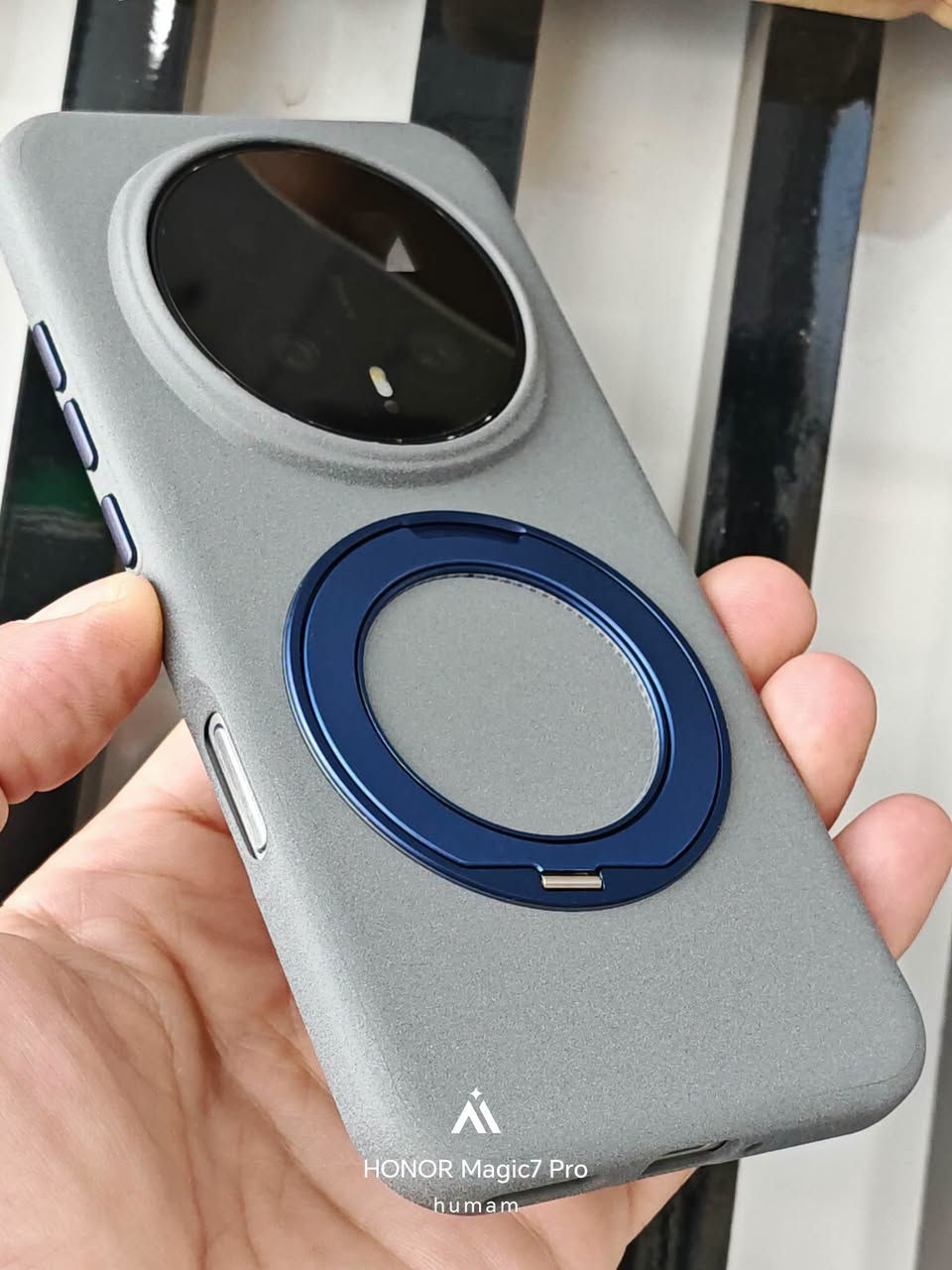 📱 كفر هونر ماجيك 8 برو مع حلقة ماغسيف
جاهز لهاتفك الجديد Honor Magic 8 Pro 🔥
✨ حلقة دوارة 360° لمسك أفضل وتثبيت على الستاند
🧲 دائرة ماك سيف داخلية للشحن اللاسلكي بدون خلع الكفر
🎨 متوفر بعدة ألوان: أبيض عاجي، برتقالي، رمادي فاتح، رمادي غامق
🛡️ حماية كاملة للكاميرا والحواف
📍 هواوي سنتر
للطلب والاستفسار تواصلوا معنا عبر الخاص 📩
#هونر_ماجيك8_برو #اكسسوارات_موبايل #هواوي_سنتر
توجد خدمة توصيل لكافة المحافظات للاستفسار مراسلة البيج او ع الرقم واتساب *********** او زورنا في موقعنا النجف شارع الغدير فرات من جهة حي الغدير مقابل شركة الريان للصرافة

نص مكتوب في الصور:
- HONOR Magic8 Pro AI + MORE THAN SMART أداء أقوى .. وتجربة أذكى .. حماية كاملة للكاميرا حلقة مغناطيسية قوية خامات عالية الجودة ومتانة مثالية تصميم أنيق خفيف الوزن Style Meets Protection HONOR Magic8 Pro حماية أناقة تميز White Orange Blue Gray Black
- HONOR Magic7 Pro
- humam