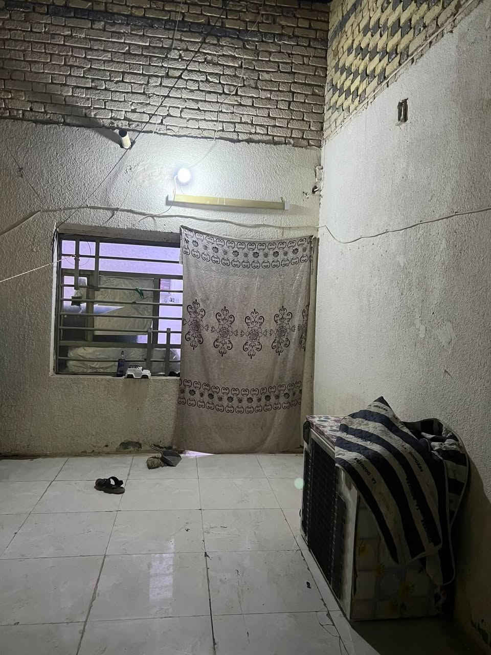السلام عليكم
معروض لدينا بيت للبيع الناصرية حي الشهداء 

بيت للبيع حي الشهداء ع ساحه المساحه 180 متر 

بناء قديم عكاده. ثلث غرف نوم وصاله واستقبال ومطبخ وصحيات.  

السعر ١٧٠.  وبي مجال 

للاستفسار الاتصال ع الرقم. ***********

او مراجعة المكتب. المدار الذهبي للعقار
