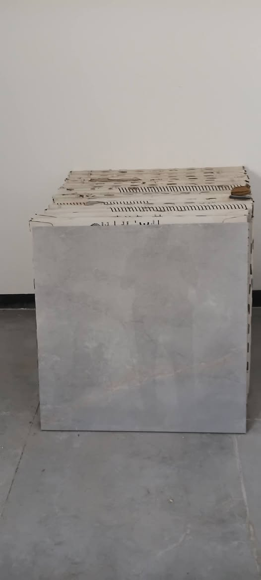 سلام عليكم  
عيوني عندي بورسلين ارضيه 

قياس ٨٠....
١٤كارتونه ... 
.....................ّ
وبرسلين كراجات خمس كراتين ابو ٤٠ الكارتونه ١٠ قطع
.............//////للبيع بسعر مناسب^^^^^^^^..................

...لتصال ع رقم ...***********
الون رصاصي........

