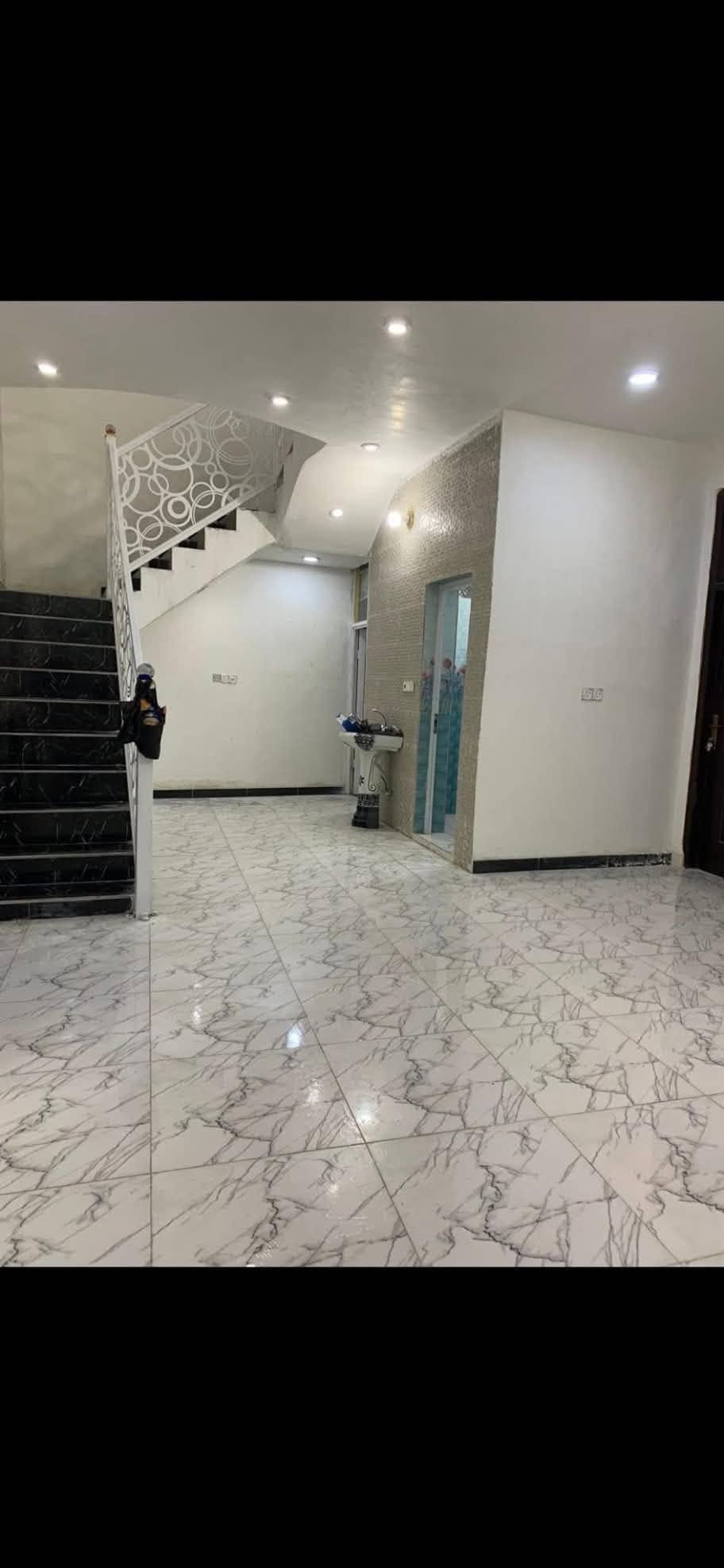 #إعــــــــــلان 🏠

🏠 بيت للبيع – الكوت الجديدة
📍 نهاية شارع الأقواس – خلف مجمع القضاة

🏗️ بناء جديد – سنة البناء 2021
📐 المساحة: 200 م²
بسعر مناسب / 100مليون قابل للتفاوض مع صاحب البيت مباشر 

🏠 الطابق الأول
استقبال + مطبخ + صالة + صحيات + غرفتين نوم

🏠 الطابق الثاني
سويتين منفصلتين ومعزولات عن الطابق الأول، وكل سويت يحتوي على:
غرفة نوم + مطبخ + صحيات

📌 للطلب والعرض جميع أنواع العقارات في محافظة واسط / الكوت

📞 اتصال: ***********
🟢 واتساب: ***********

#الكوت_الجديدة #الكوت #واسط #عقارات_الكوت #عقارات_واسط #بيت_للبيع #بيوت_الكوت #استثمار

نص مكتوب في الصور:
- إعلان بيت للبيع في الكوت الجديدة نهاية شارع الأفواس - خلف مجمع القضاة بناء جديد - سنة البناء 2021 المساحة: 200 م 2 الطابق الأول استقبال + مطبخ + صالة + صحيات + غرفتين نوم الطابق الثاني سويتين منفصلتين ومعزولات عن الطابق الأول، وكل سويتين يحتوي على: غرفة نوم + مطبخ + صحيات اتصال، *********** واتساب *********** للطلب والعرض جميع أنواع العقارات في محافظة واسط / الكوت #الكوت_الجديده #محوث #واسط #عقارات_الكوت #عقارات_واسط #بيت_للبيع #بيوت_الكوت #استثمار