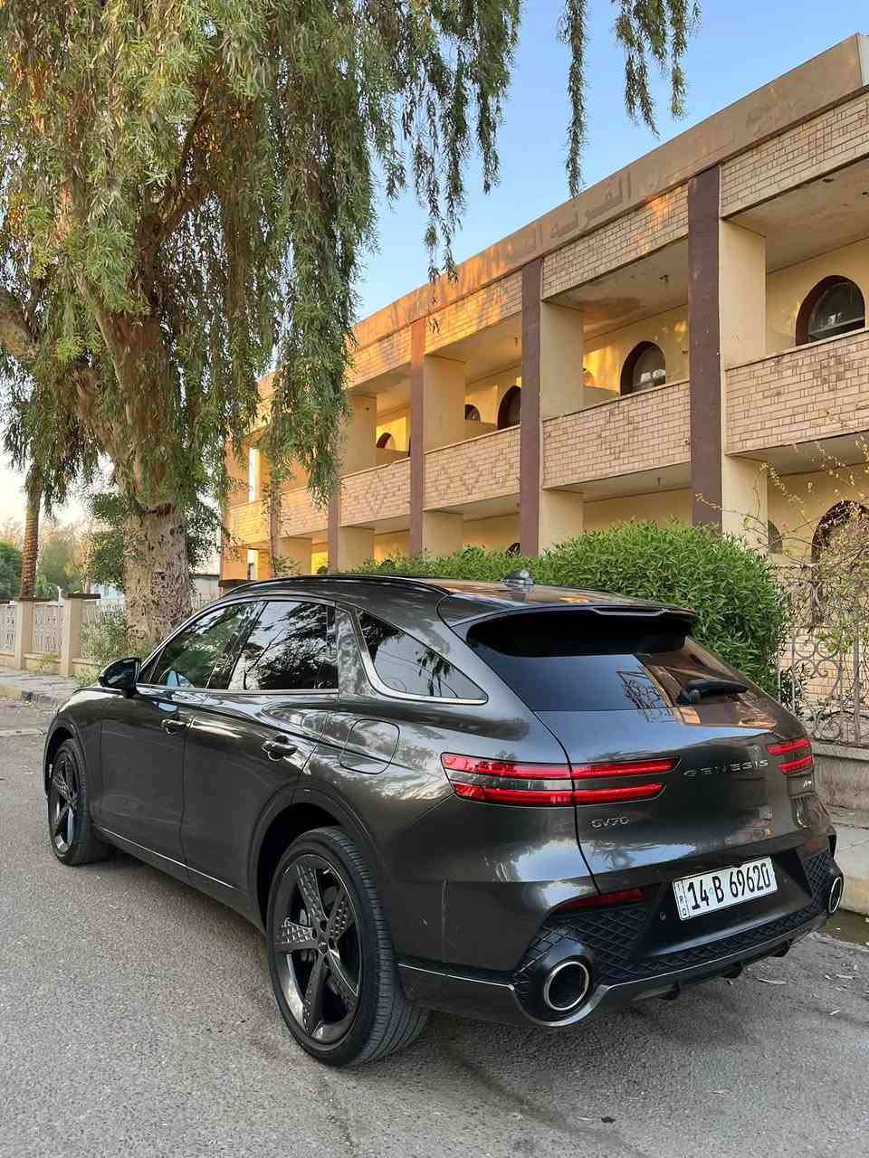 جينيسس GV70 برستيج 2024 داخل احمر مميز
رقم بصره شهداء وكاله عامه بئسم مشتري 
فول مواصفات للاخيرر  اعلى فئة بجينيسس 

 محرك V4 تيربو 

ماشيه 45 mi

حادثها جاملغ موجود ويها من امريكا وحافه بنيد صبخ  فقط قطعه وحده تبديل 

 مكان سيارة البصرة 

‏***********
