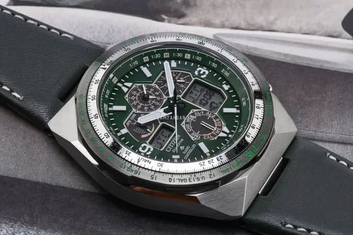 CITIZEN 
Promaster Skyhawk A-T Chronograph
 أحـدث اصدارات شركة ستزن طيارين 
بروماستر / سكاي هوك / راديو كونترول 

جديد كامل المرفقات

مقاوم للماء 200 متر 

القطر 45

احتاطي الطاقه يصل إلى 6 اشهر 

سير جلد طبيعي 

زجاج ياقوتي مضاد للانعكاس

عرض 24 ساعه 

عرض التاريخ / الشهر / اليوم 

موشر انخفاض الطاقه 

توقيت دائم

موشر LED

كرونوغراف 

توقيت 43 مدينه 

يمكن التحكم فيها عن طريق الراديو 

توجد خدمه توصيل 

***********

نص مكتوب في الصور:
- AMTANGAN