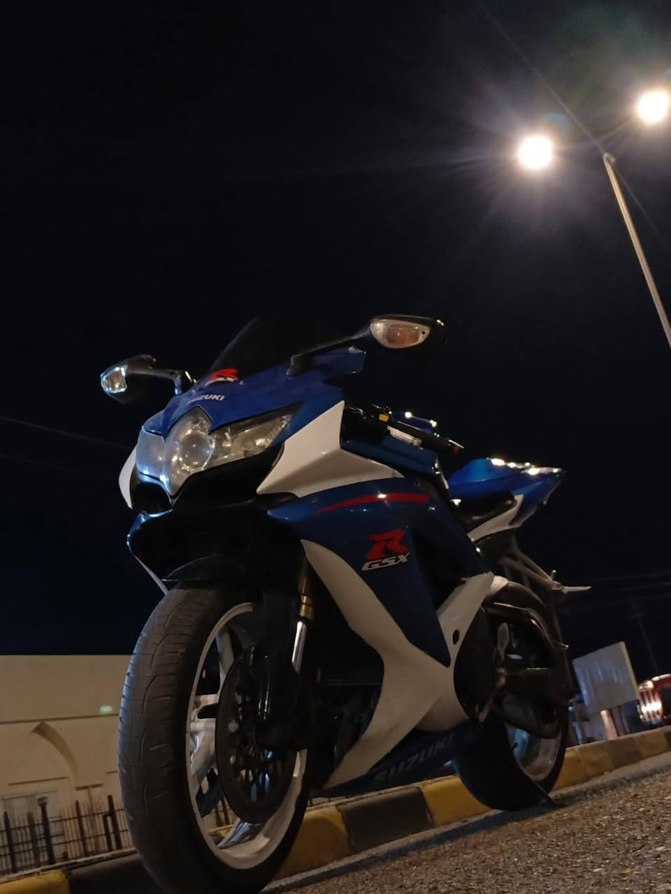 GSX-R • ٧٥٠ • وجه النسر